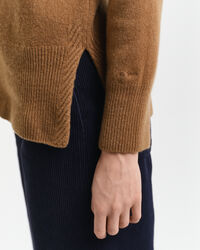 Pull ras du cou avec finitions &agrave; chevrons