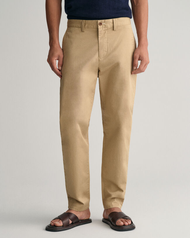 Pantalon chino coupe fuselée en sergé