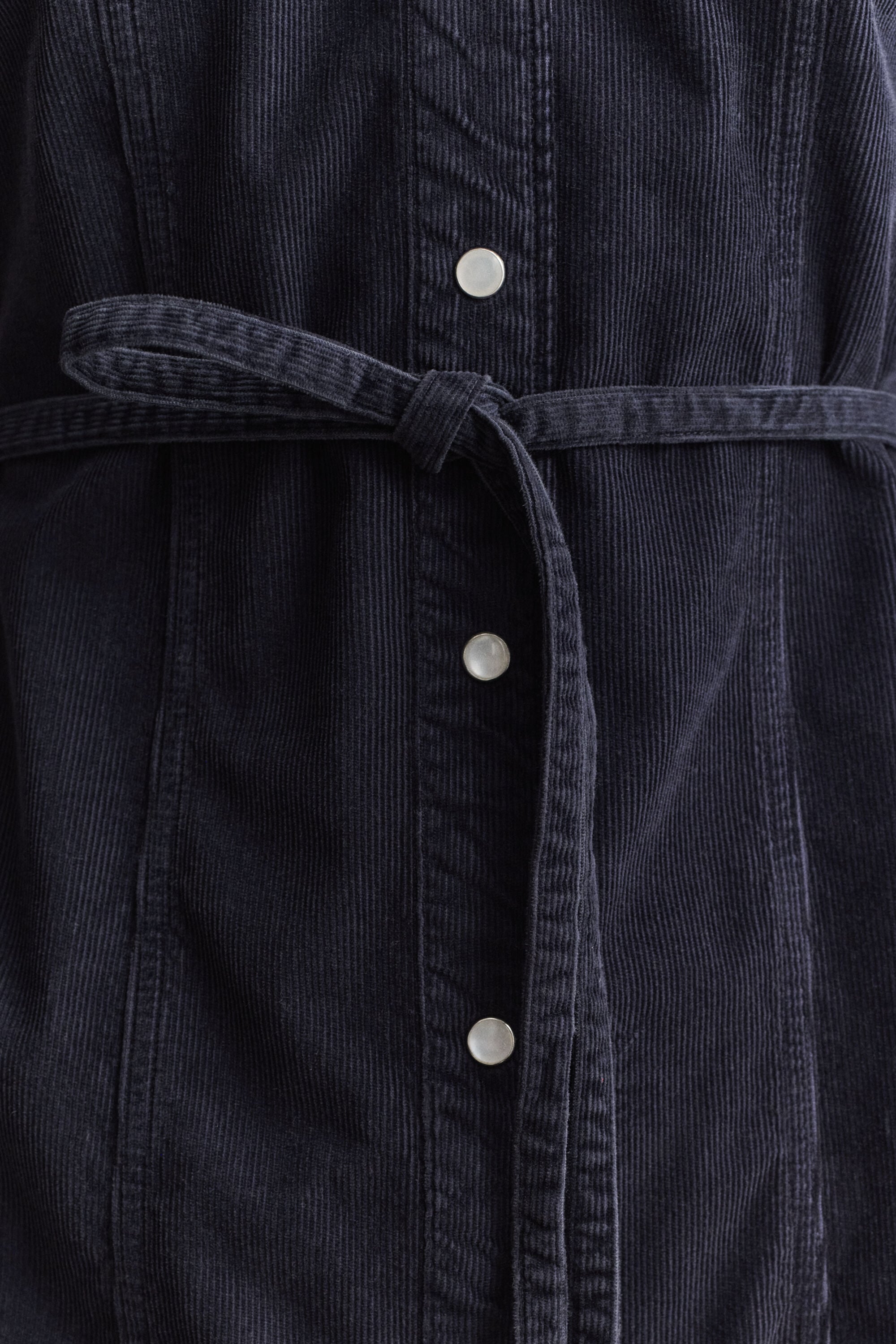 Robe-chemise en velours côtelé avec ceinture