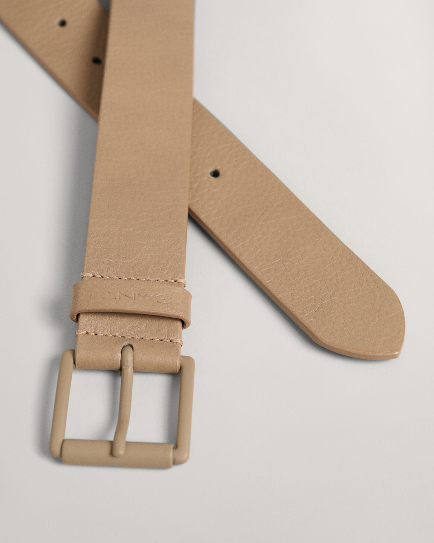 Ceinture en cuir avec boucle ton sur ton