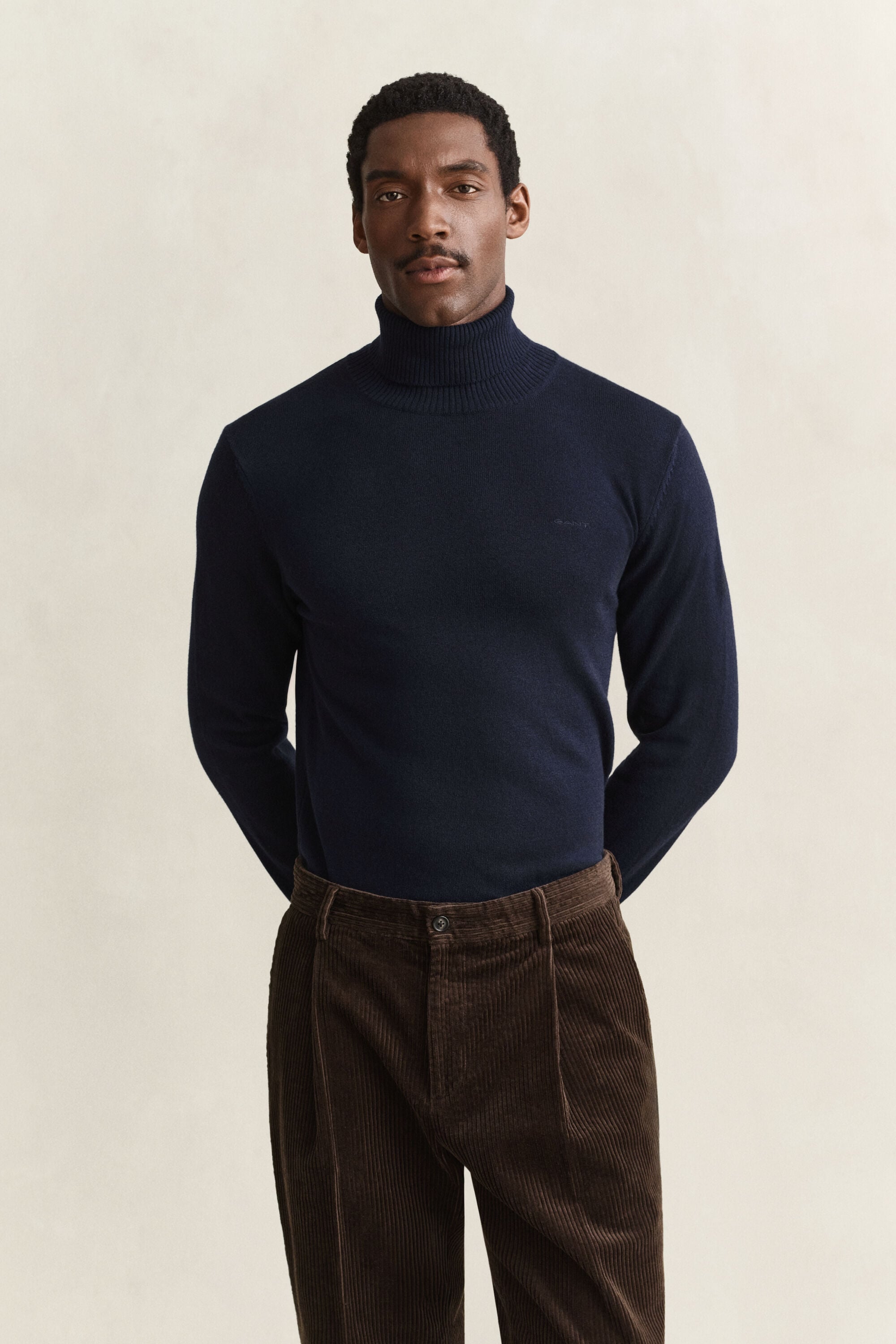 Pull col roulé en coton et laine