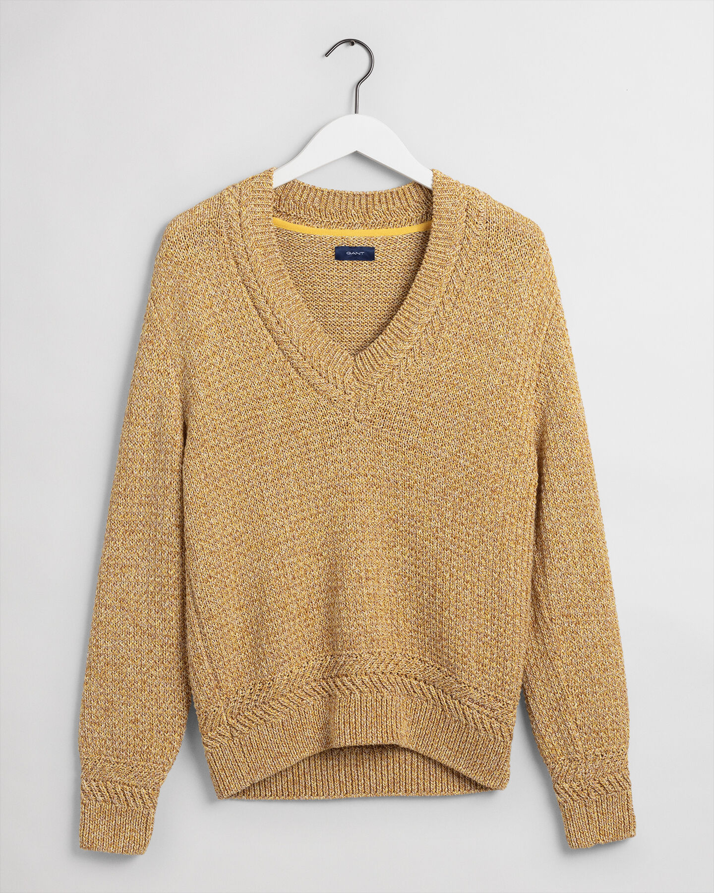 Pull col V coloré en fils torsadés