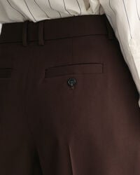 Pantalon relaxed fit en laine &agrave; jambes fusel&eacute;es