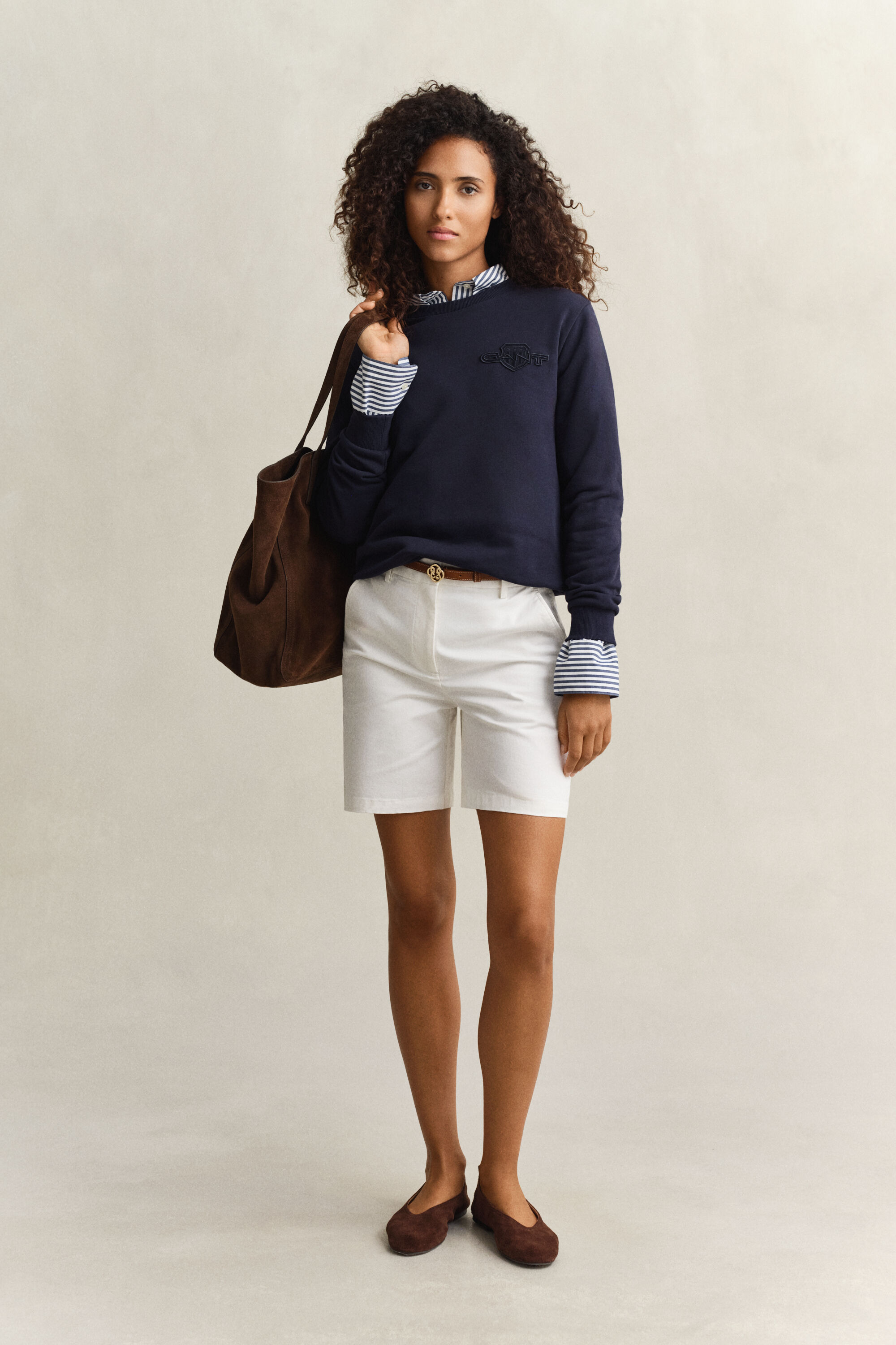 Sweat-shirt rond avec écusson ton sur ton