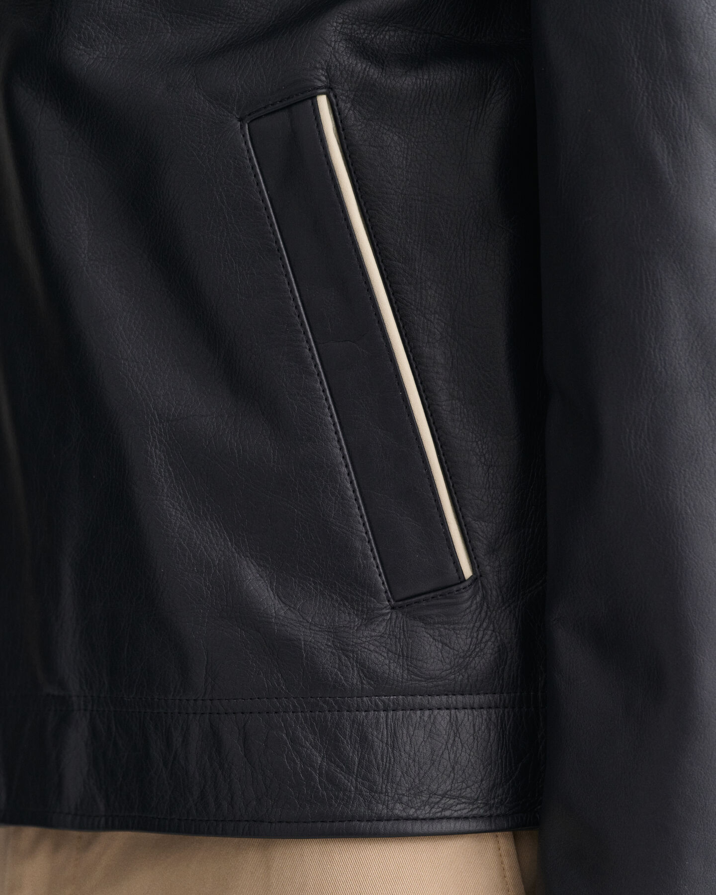 Veste courte en cuir