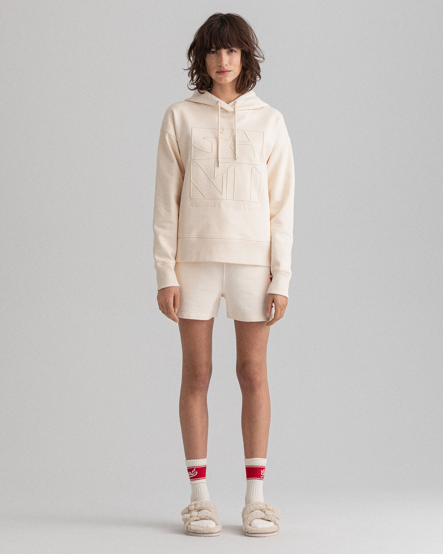 Sweat &agrave; capuche avec broderie Tonal Quadrat