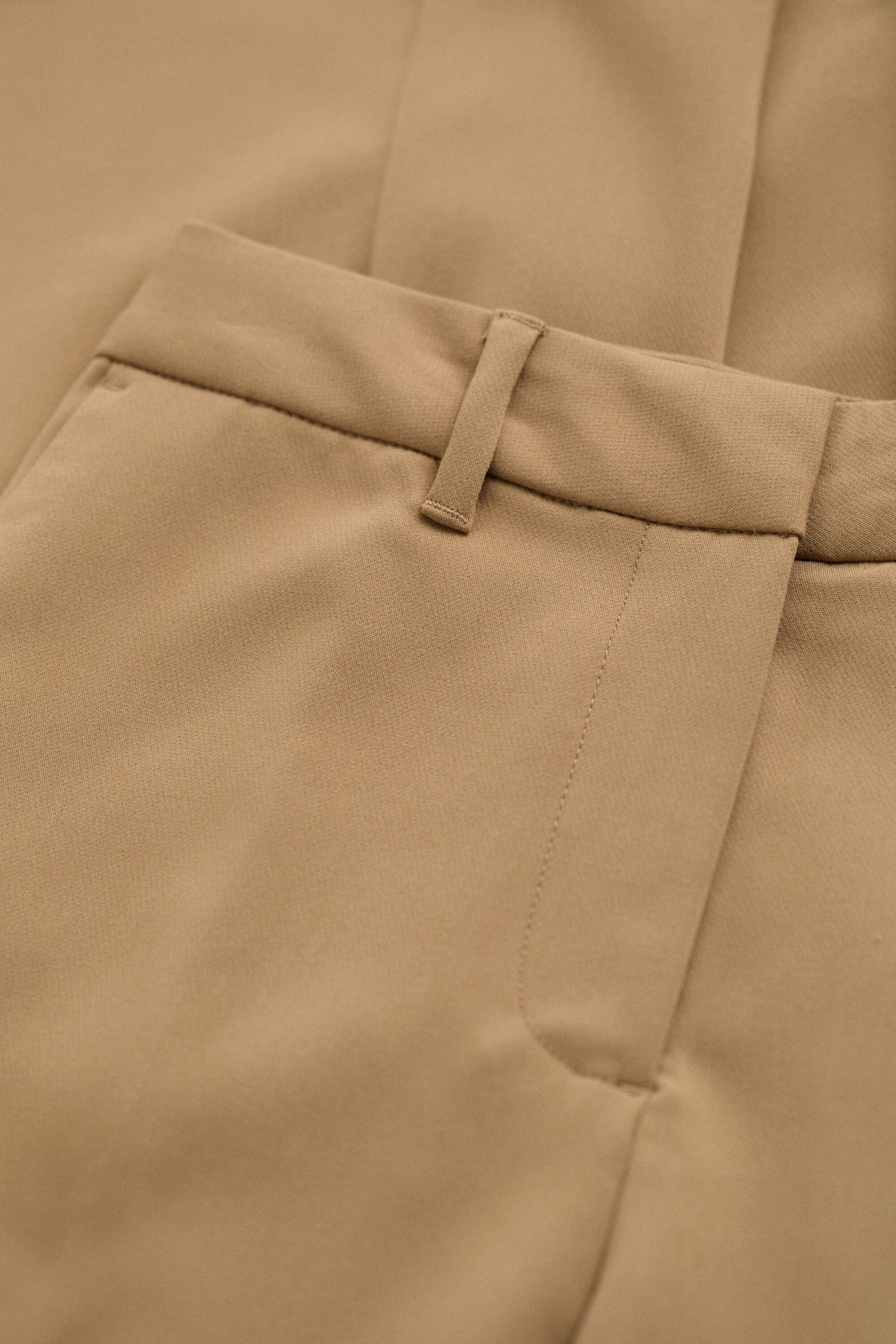 Pantalon coupe slim évasé