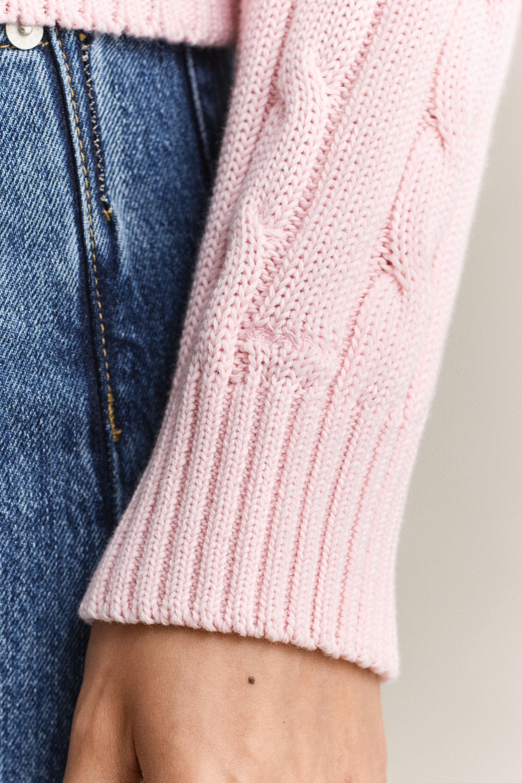Pull en maille de coton à torsades