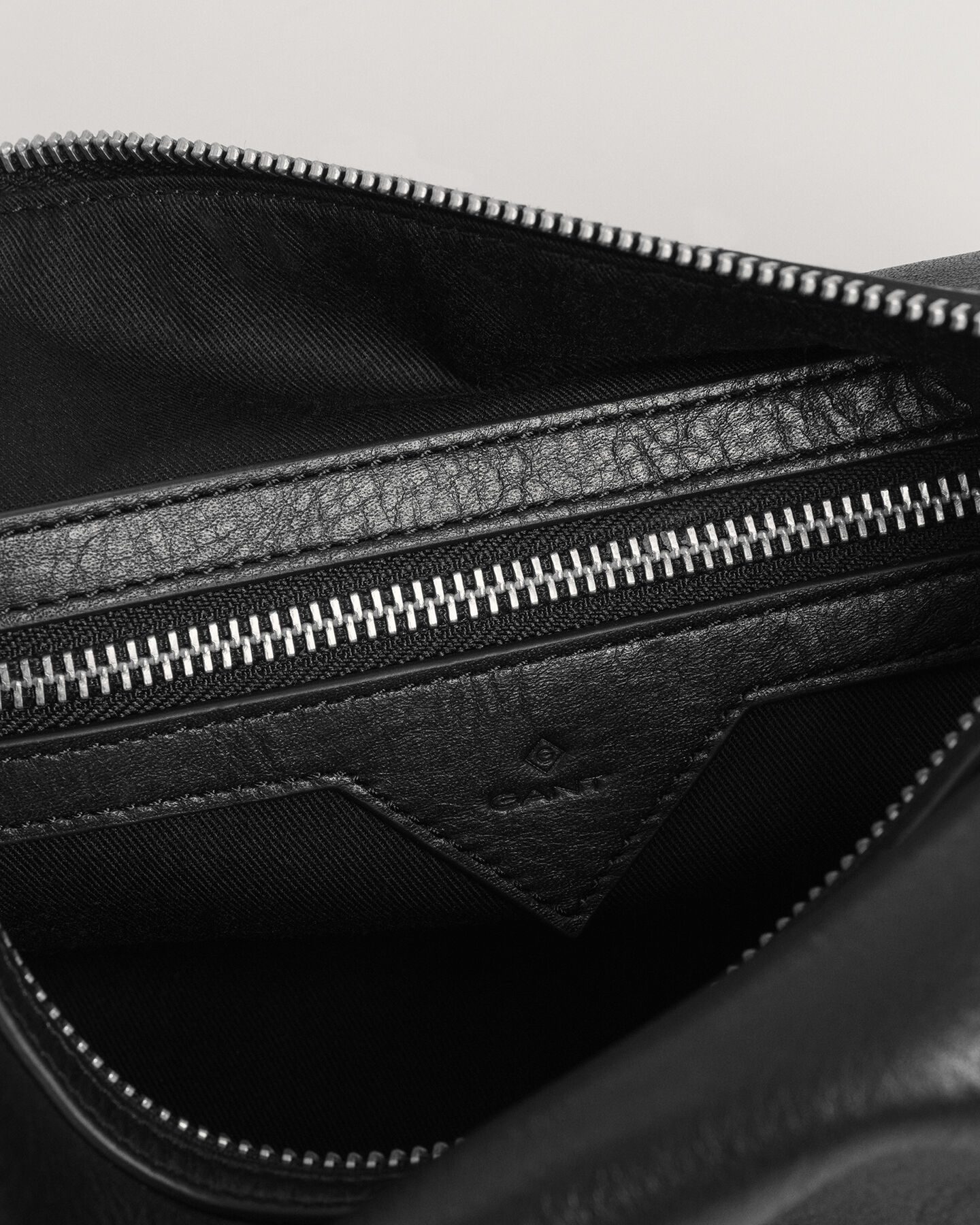 Trousse de toilette en cuir