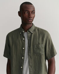 Chemise regular fit en lin teint en pi&egrave;ce &agrave; manches courtes