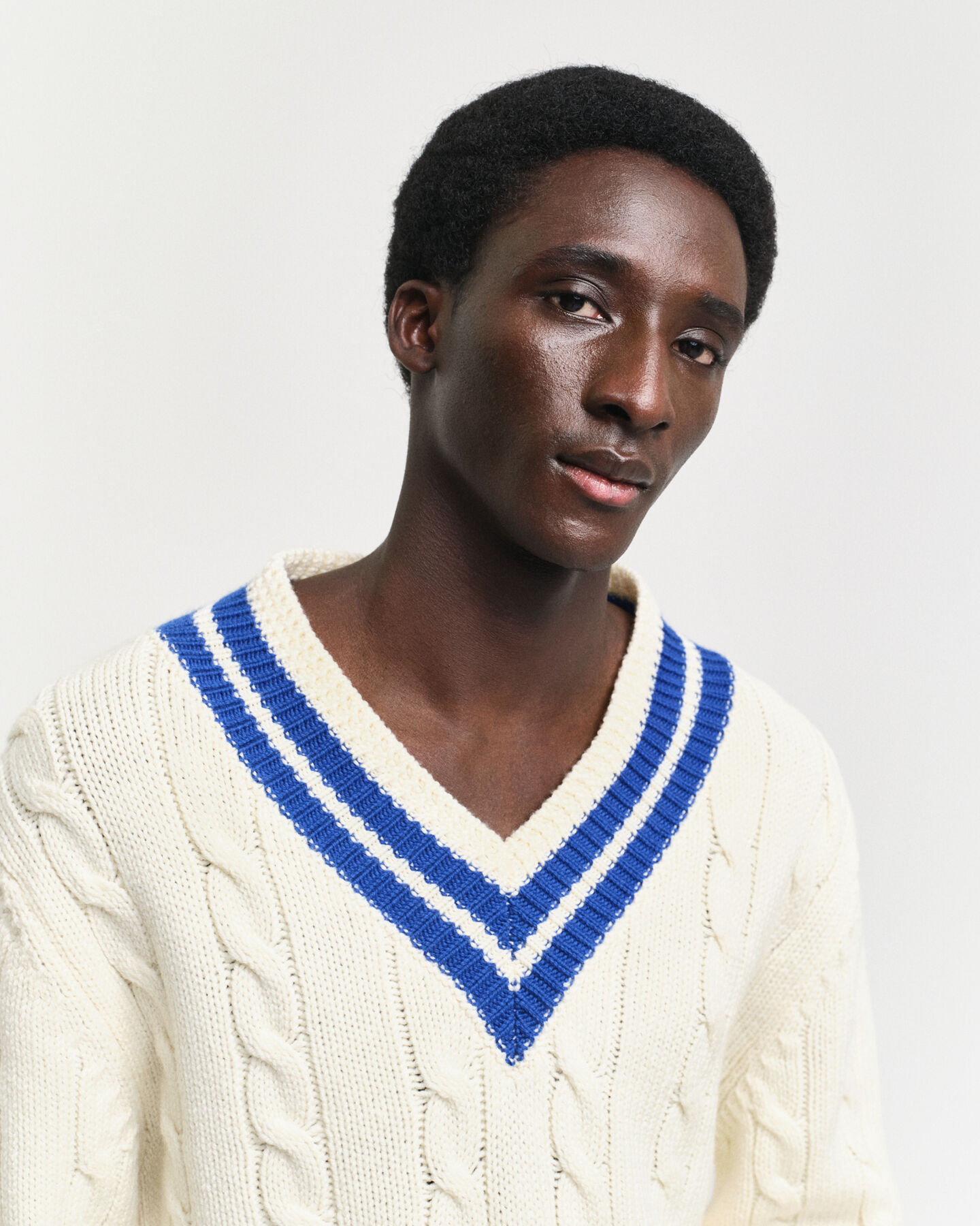 Pull col V en maille torsadée