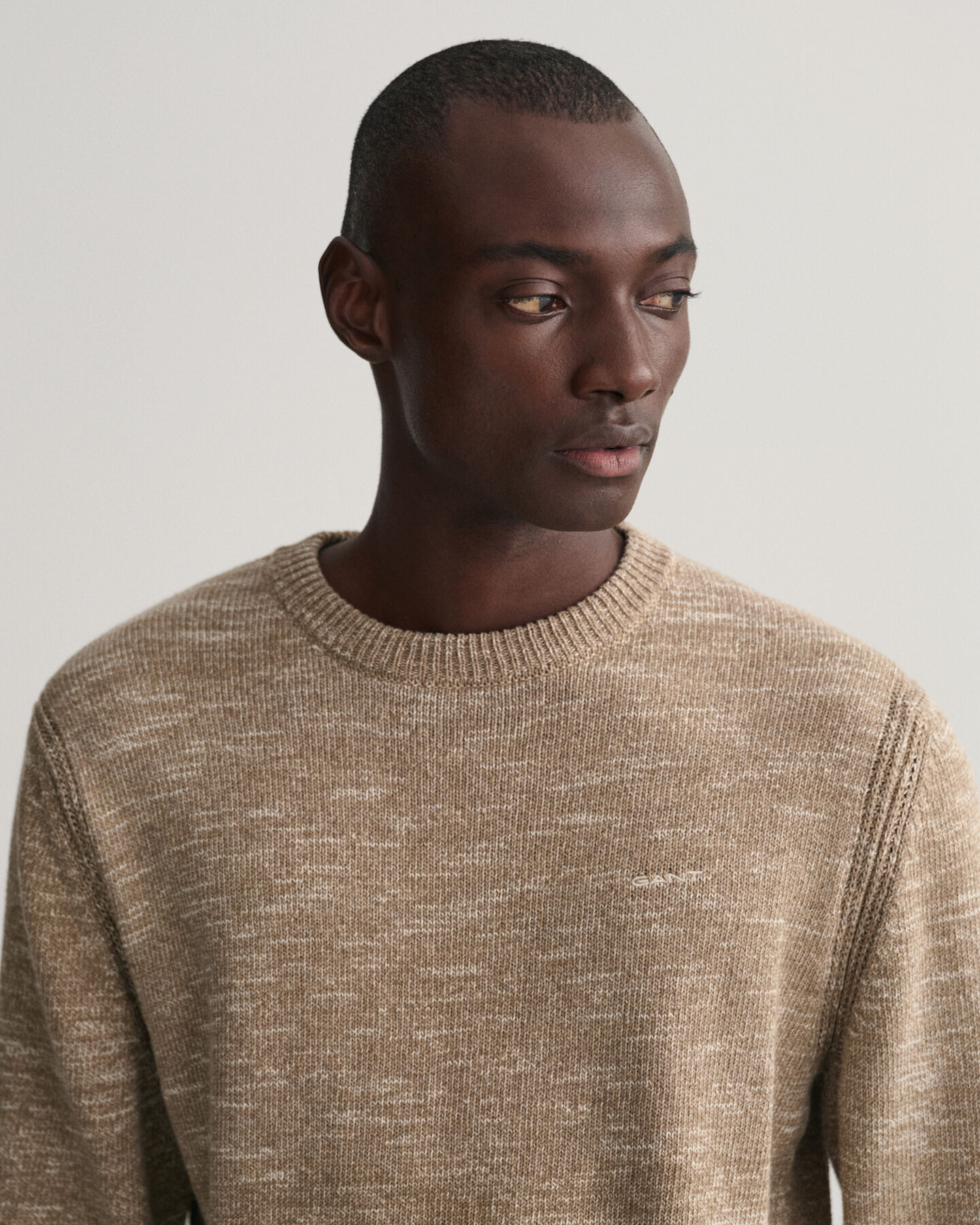 Pull ras du cou en fils torsad&eacute;s