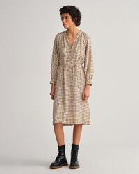 Robe-chemise &agrave; col droit et &agrave; carreaux