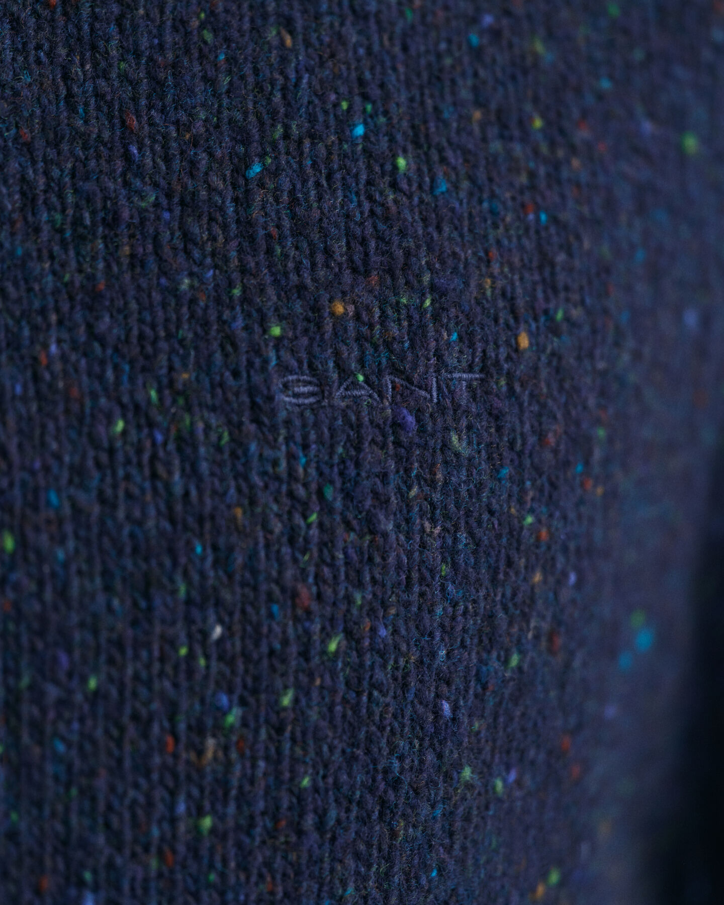 Pull ras du cou en laine mouchet&eacute;e