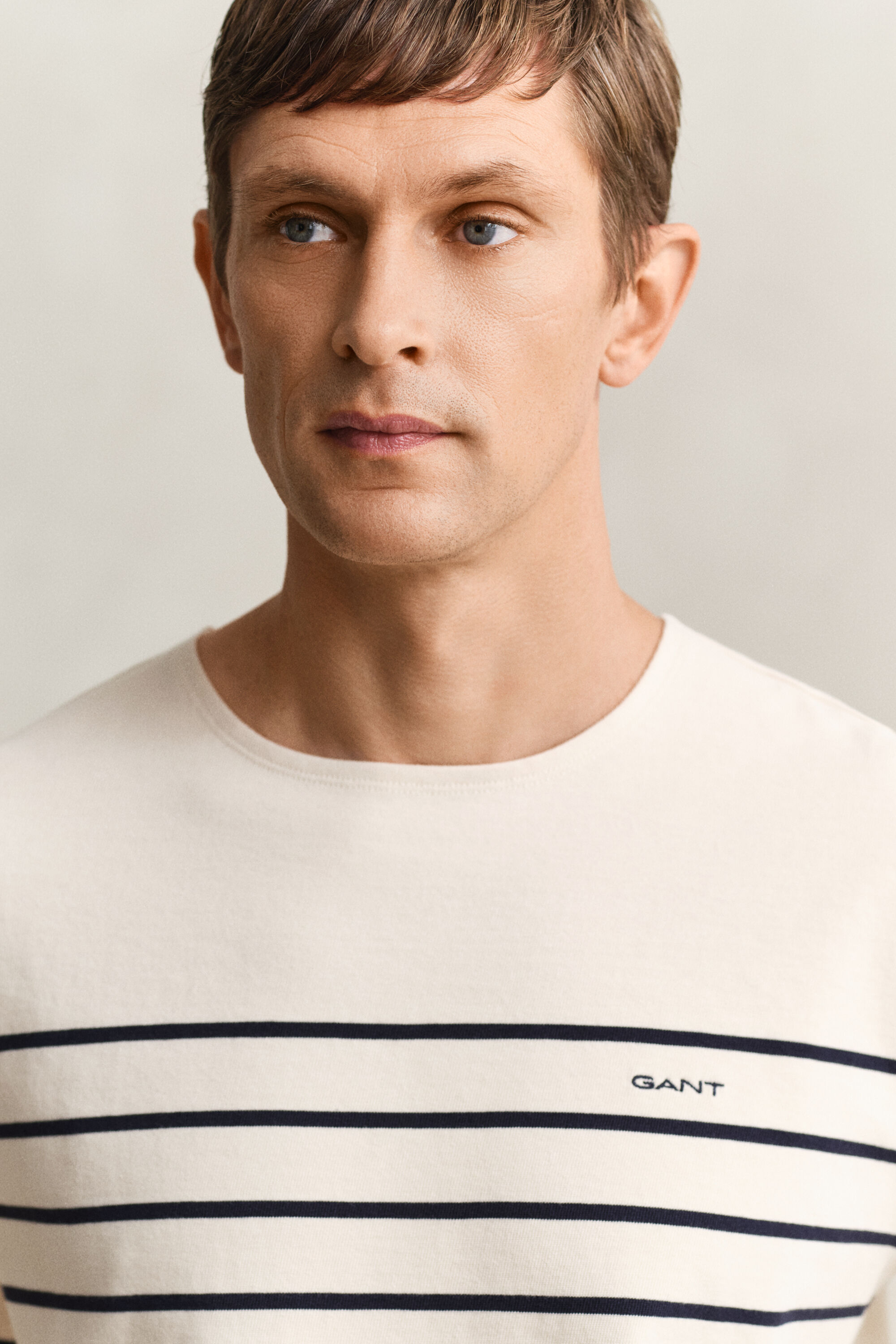 T-shirt à rayures placées