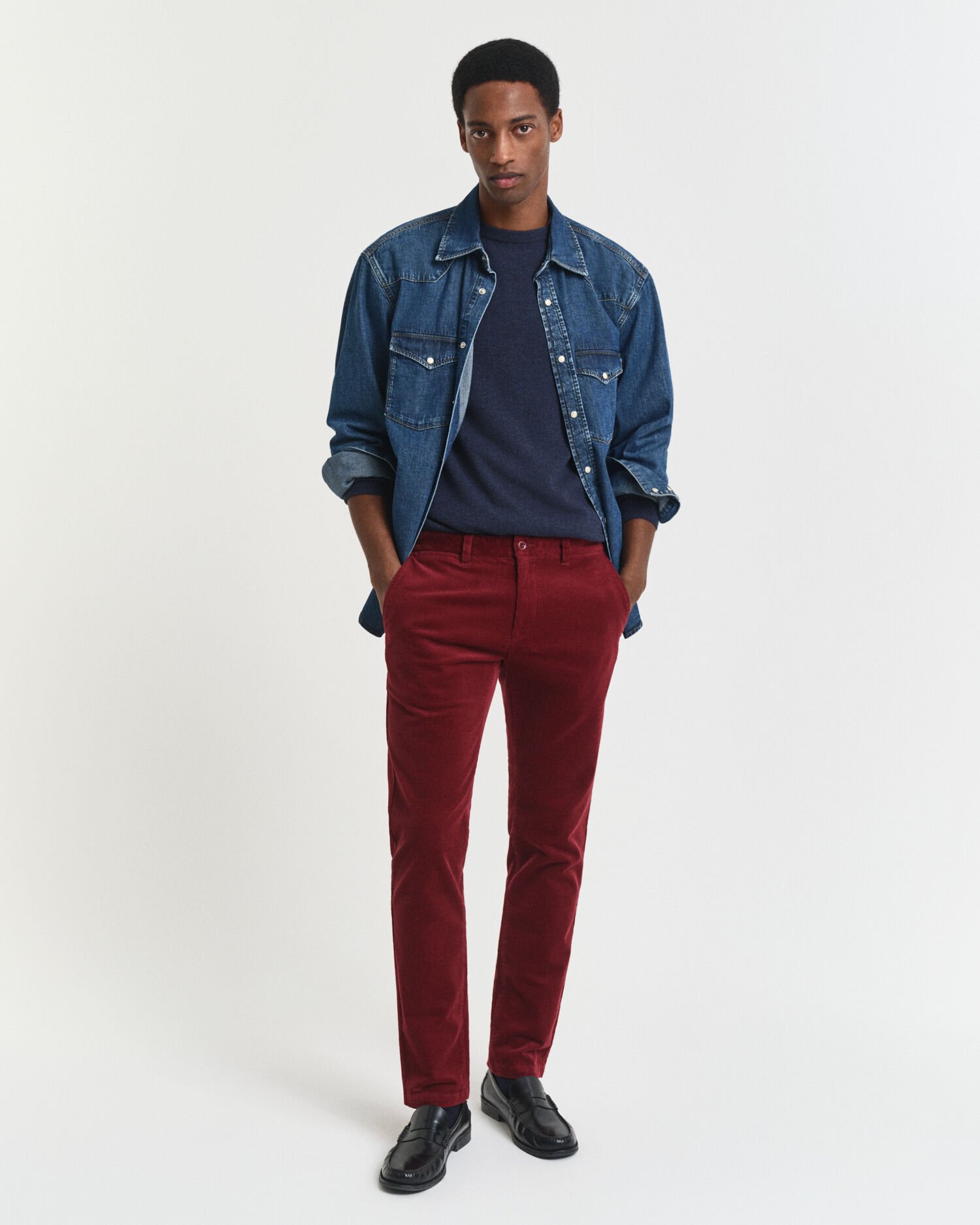 Pantalon chino slim fit en velours côtelé