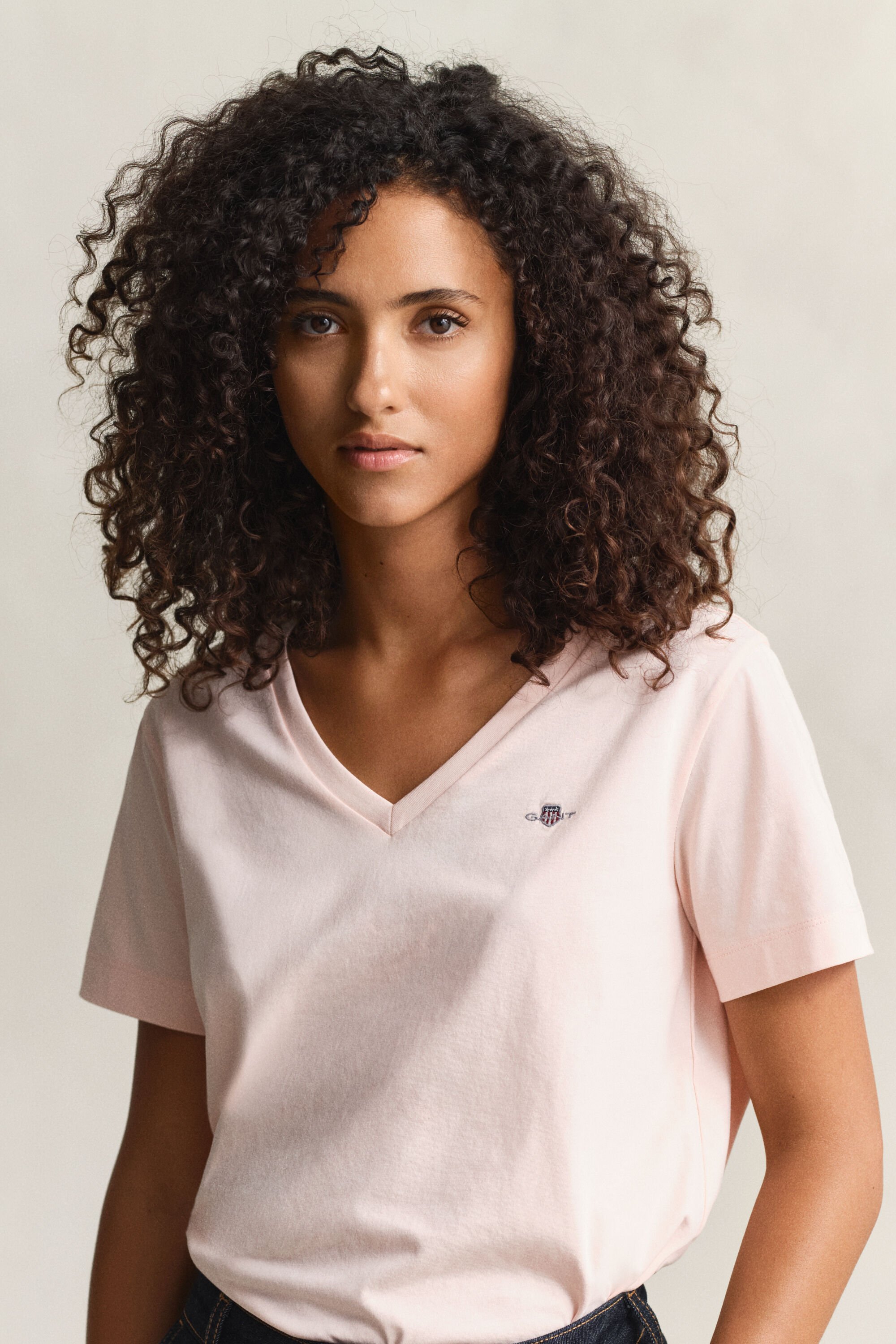 T-shirt col V Shield