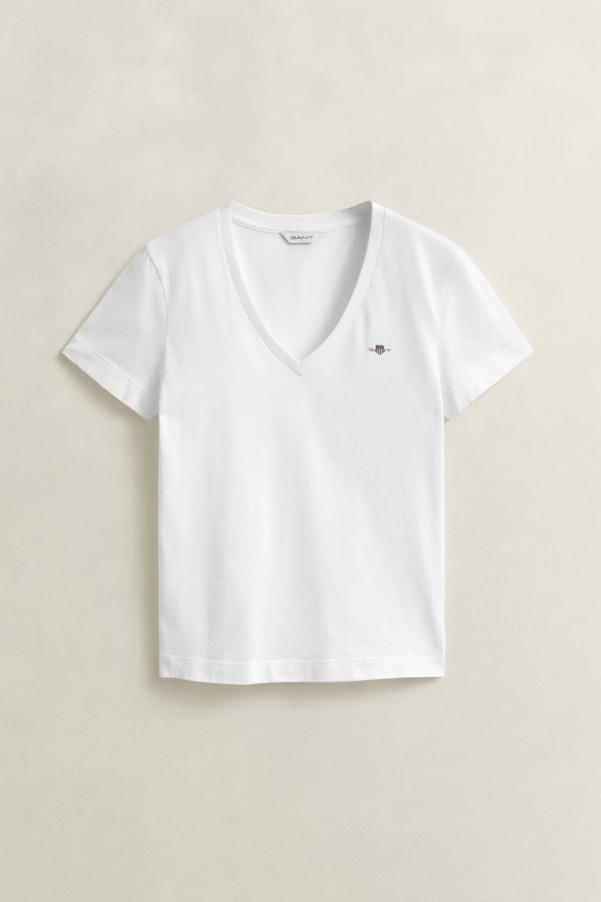 T-shirt col V avec écusson