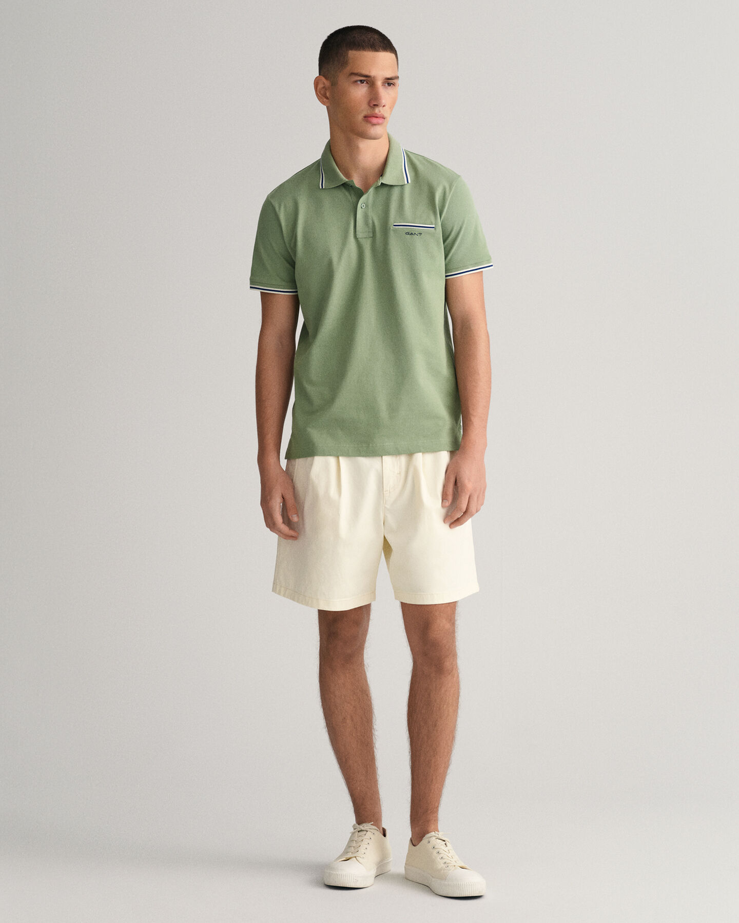 Polo en coton piqu&eacute; avec liser&eacute;s tricolores