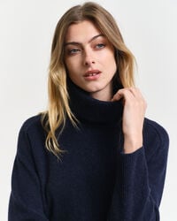 Robe col roulé avec finitions à chevrons