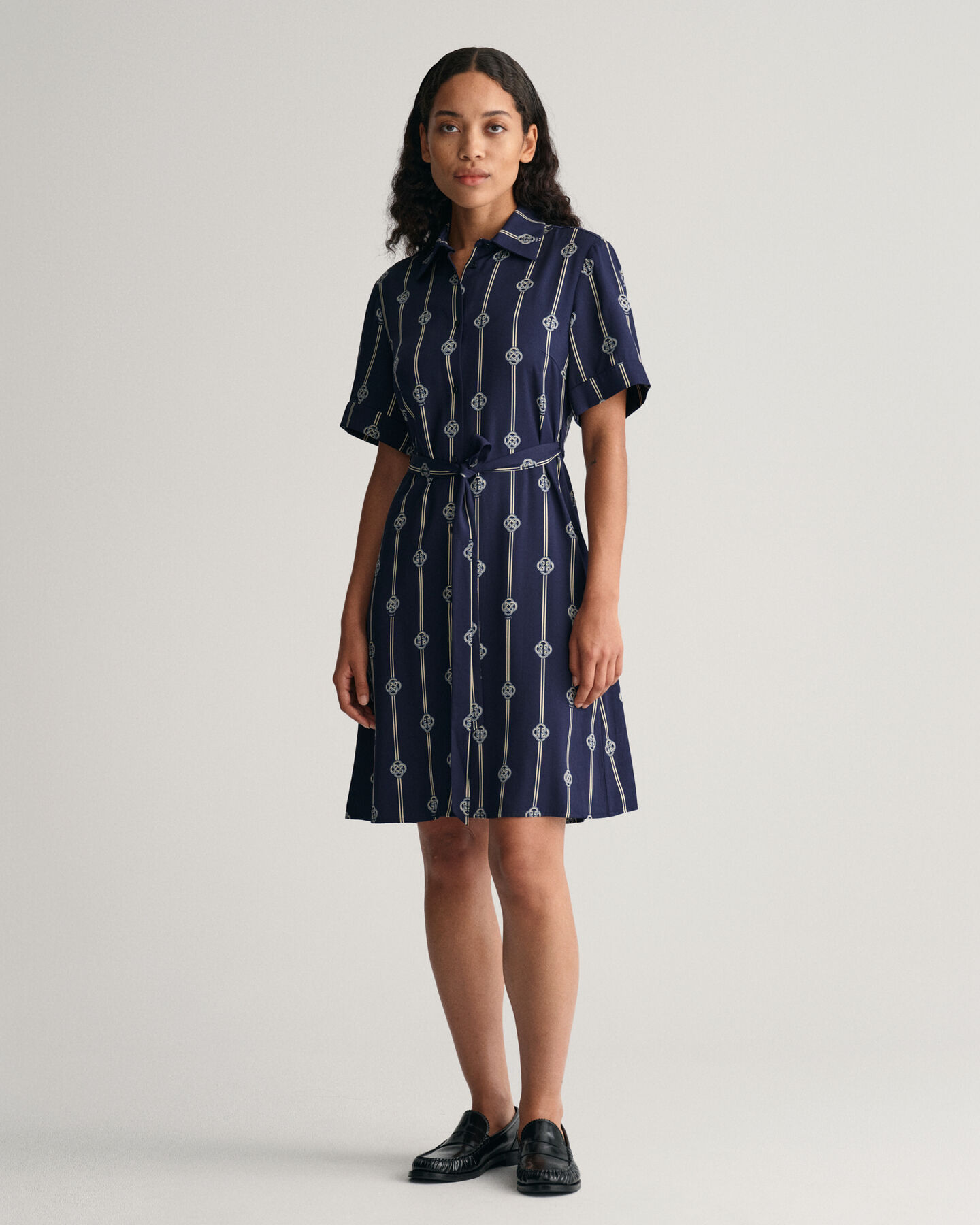 Robe-chemise imprim&eacute;e &agrave; manches courtes
