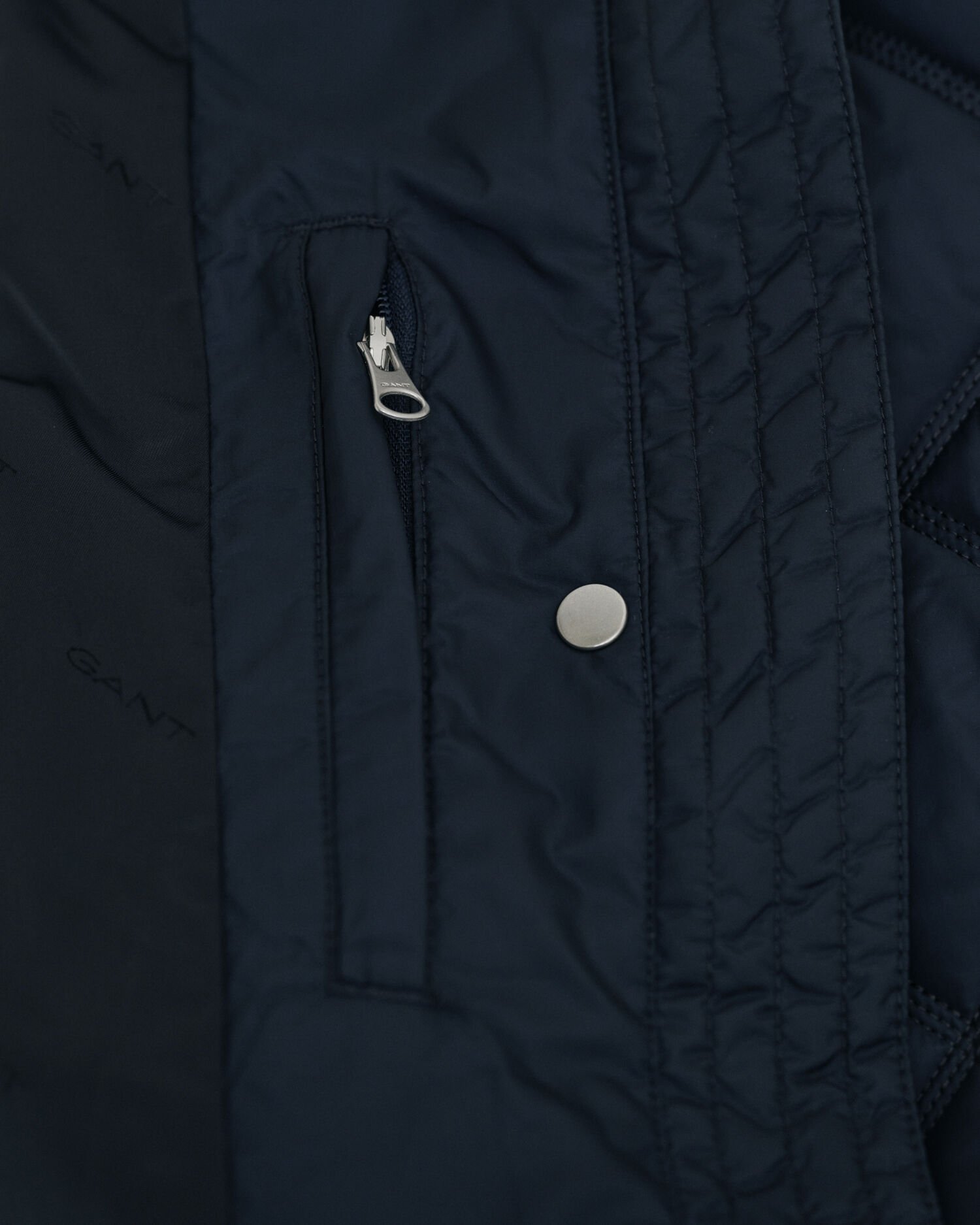 Manteau matelassé avec bord en velours côtelé