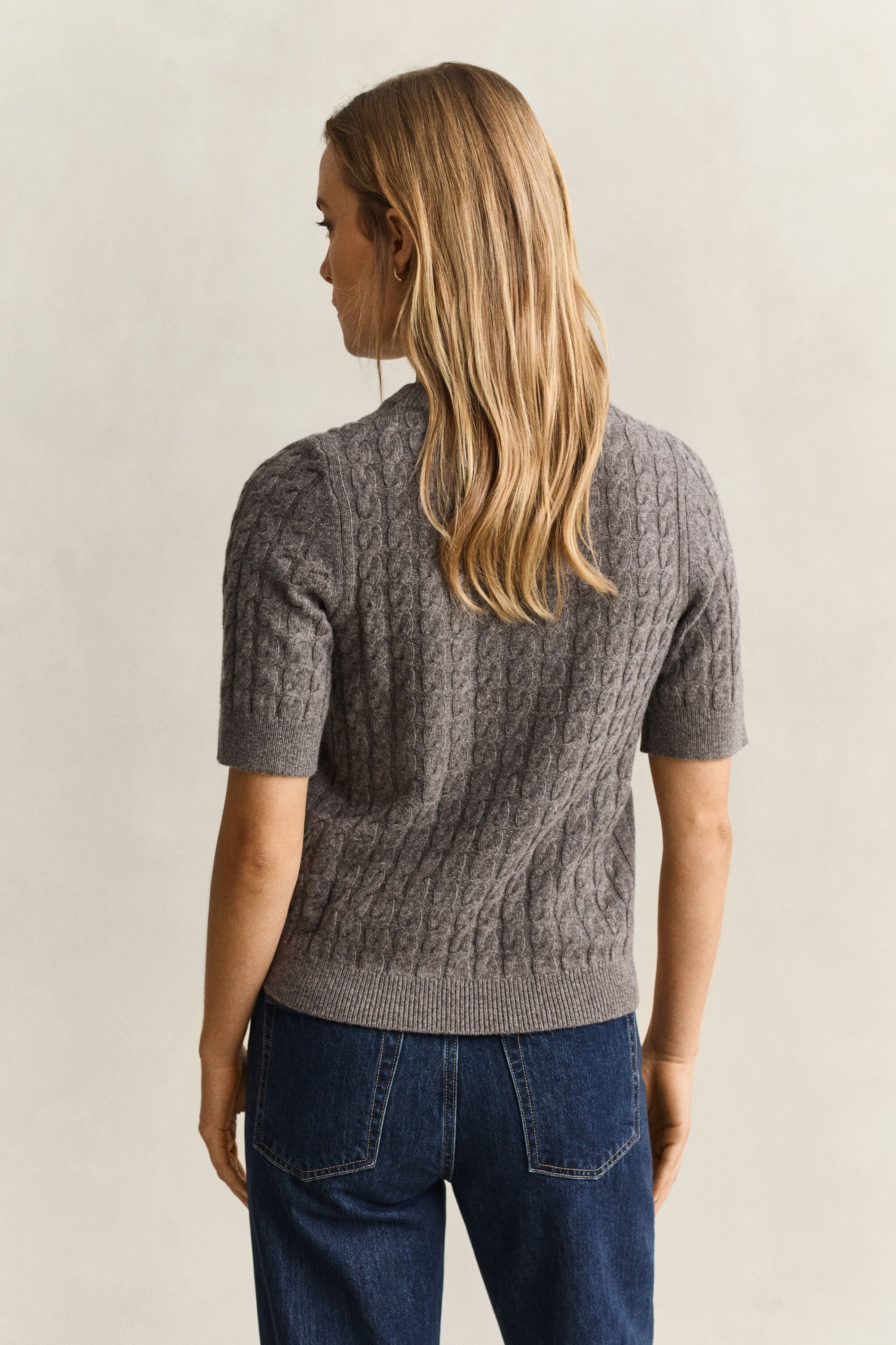 Pull à manches courtes en laine et cachemire à maille torsadée