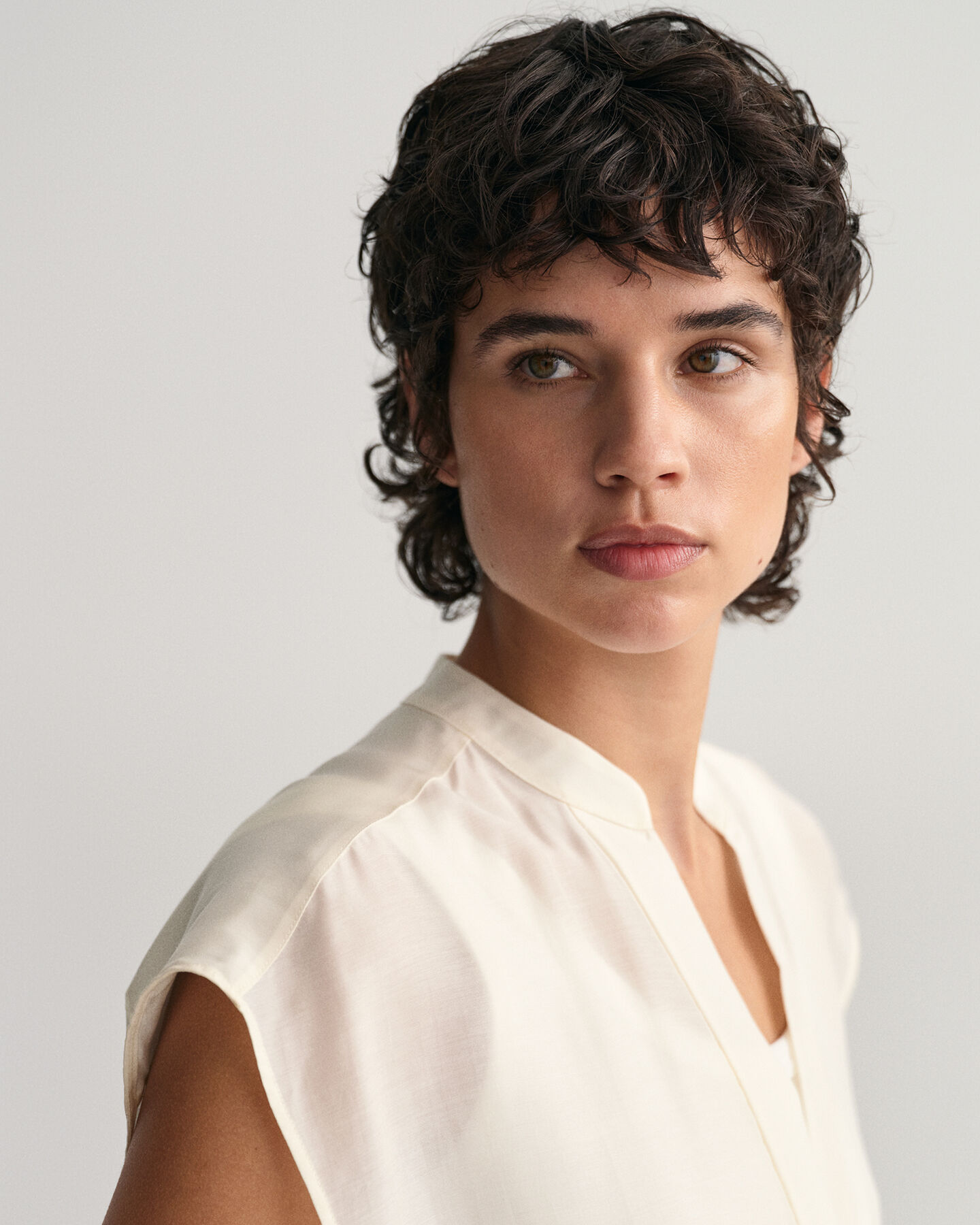 Chemisier à col droit sans manches