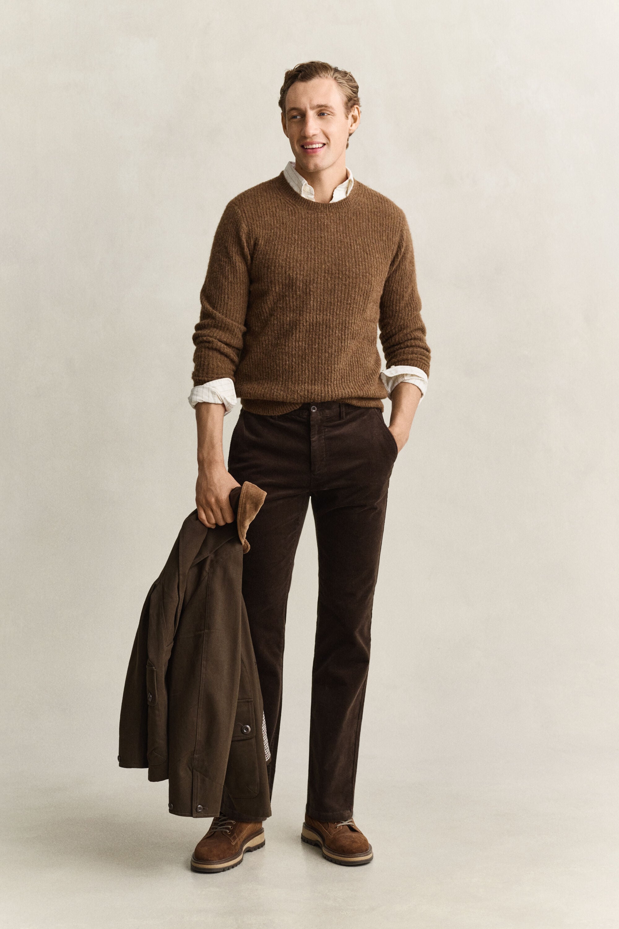 Pantalon Regular en velours côtelé