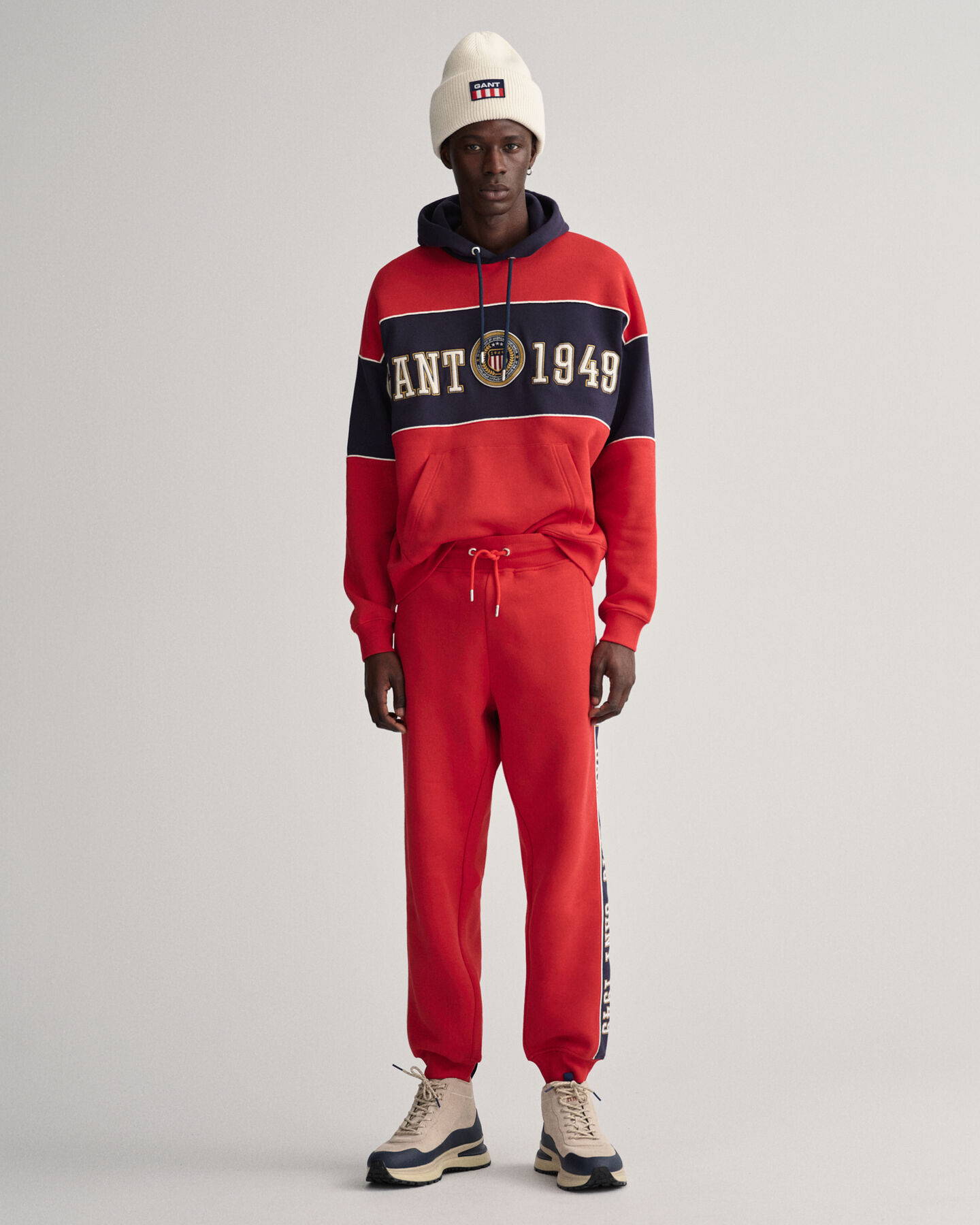 Pantalon de jogging &agrave; empi&egrave;cements lat&eacute;raux contrast&eacute;s