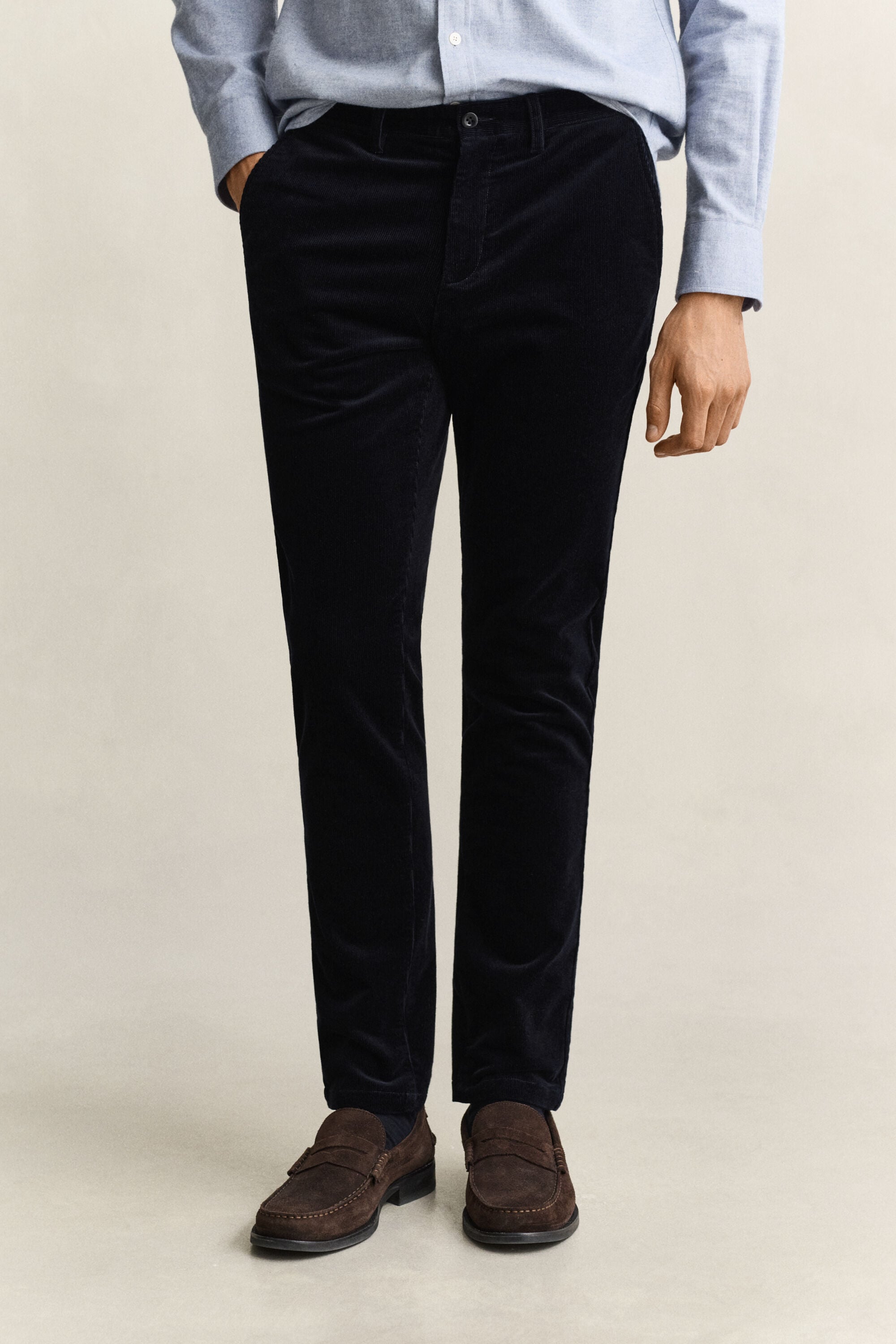 Pantalon chino slim en velours côtelé