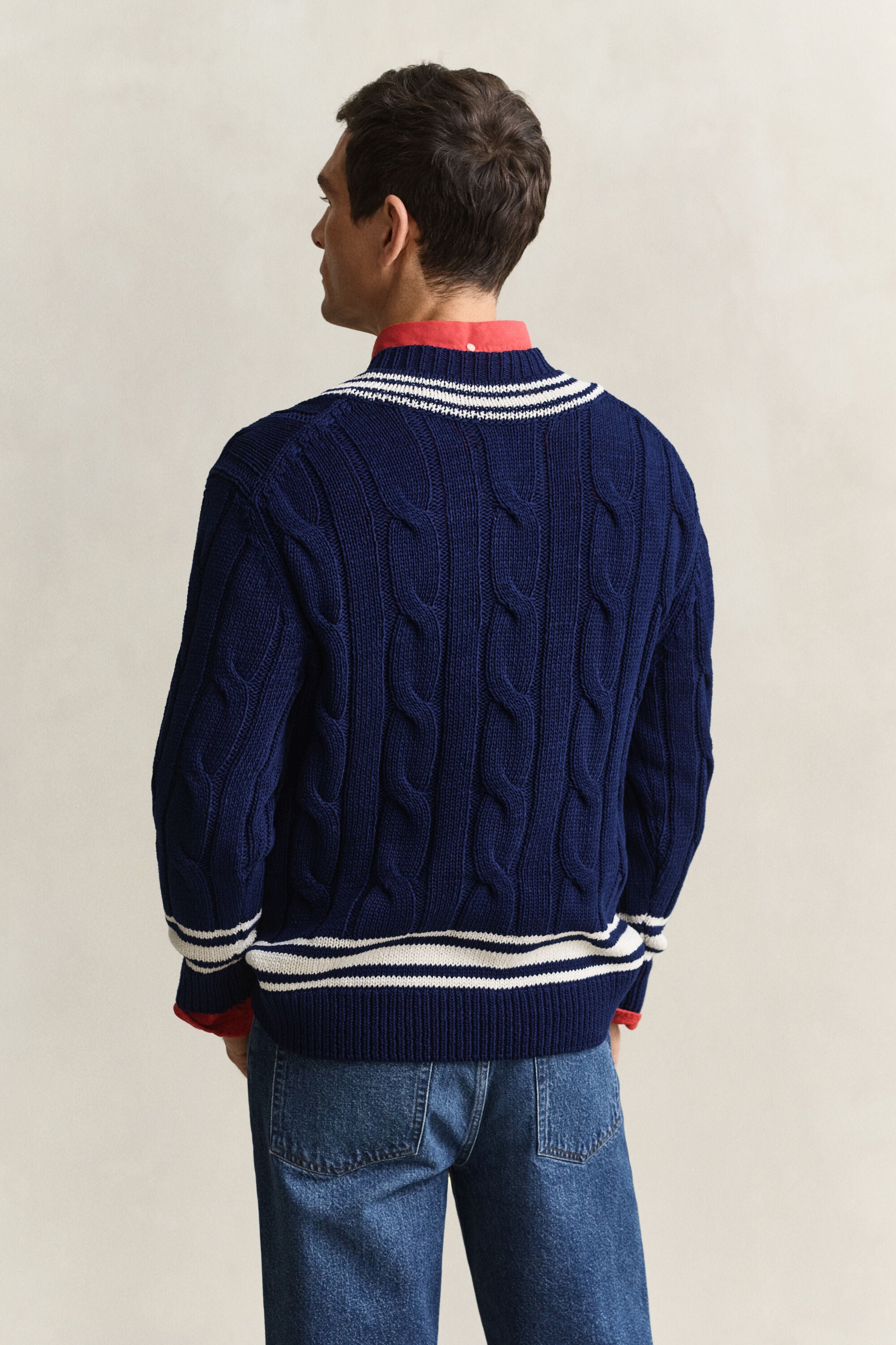 Pull col V en maille torsadée