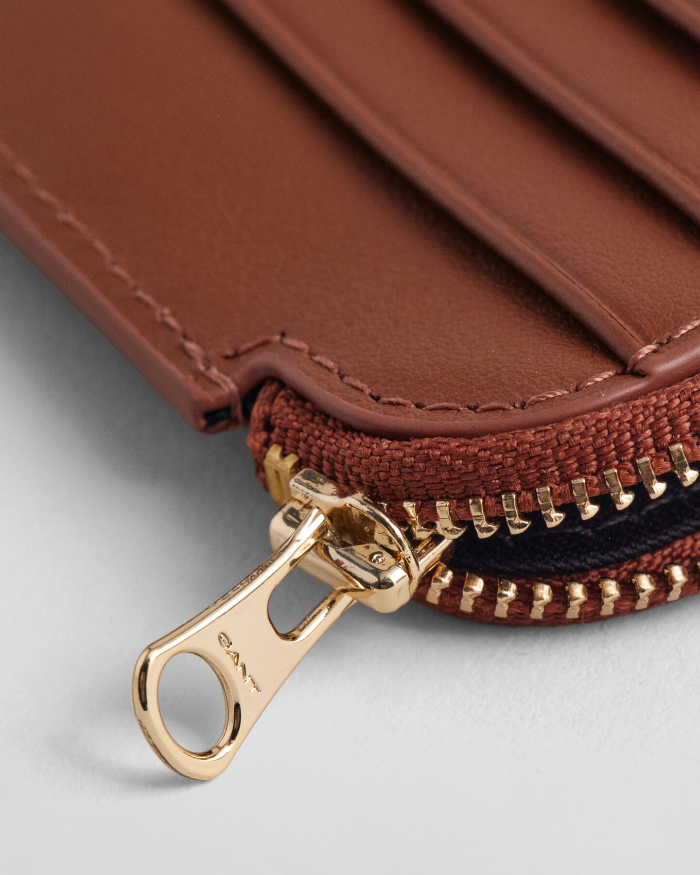 Porte-cartes zippé en cuir