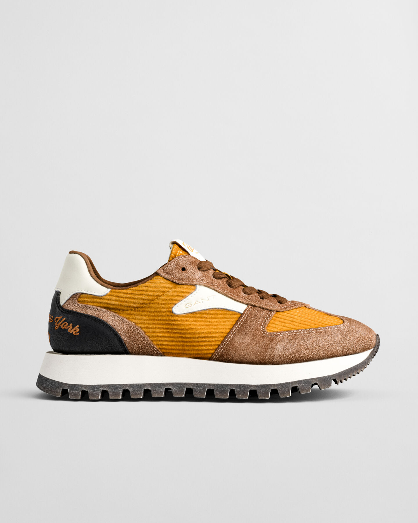 Baskets en velours c&ocirc;tel&eacute; et daim Caffay