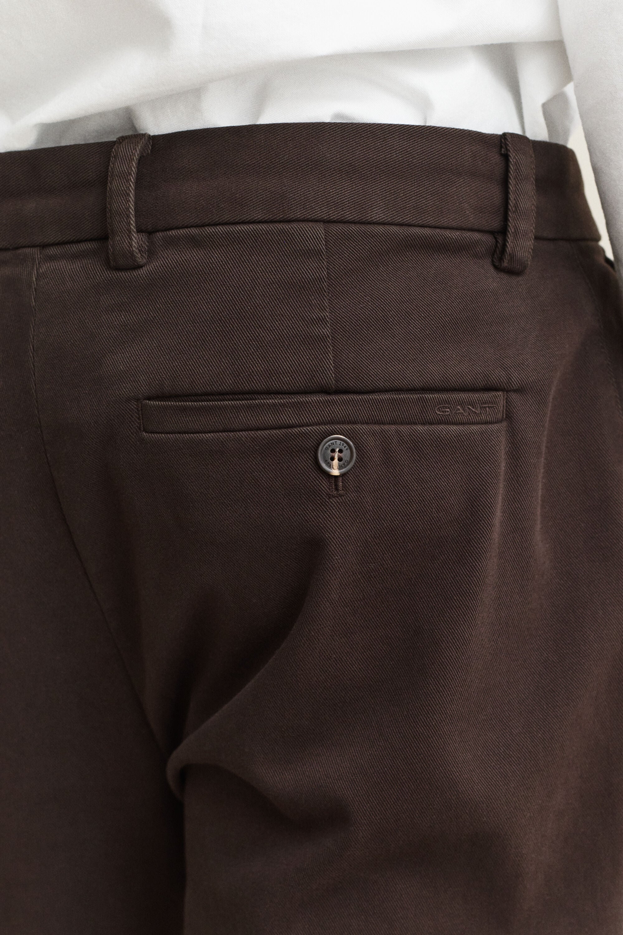 Pantalon chino ajusté