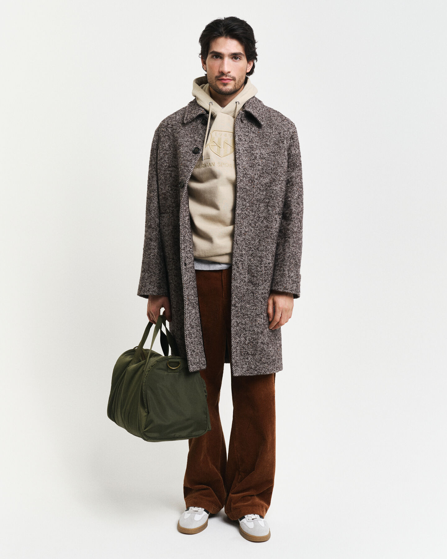 Sweat à capuche avec écusson ton sur ton