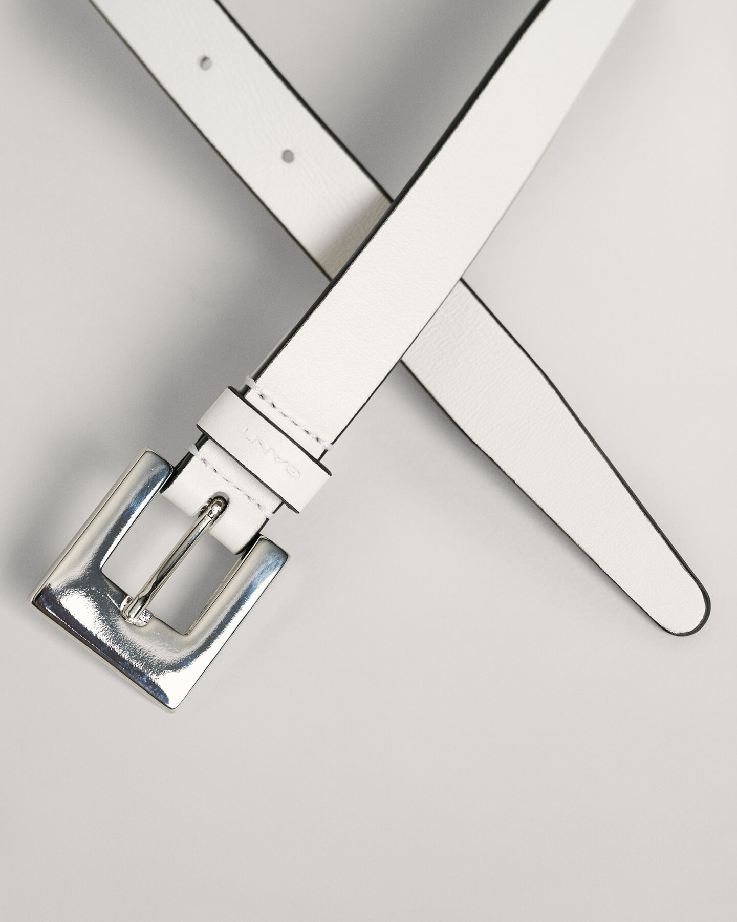 Ceinture fine avec boucle carr&eacute;e