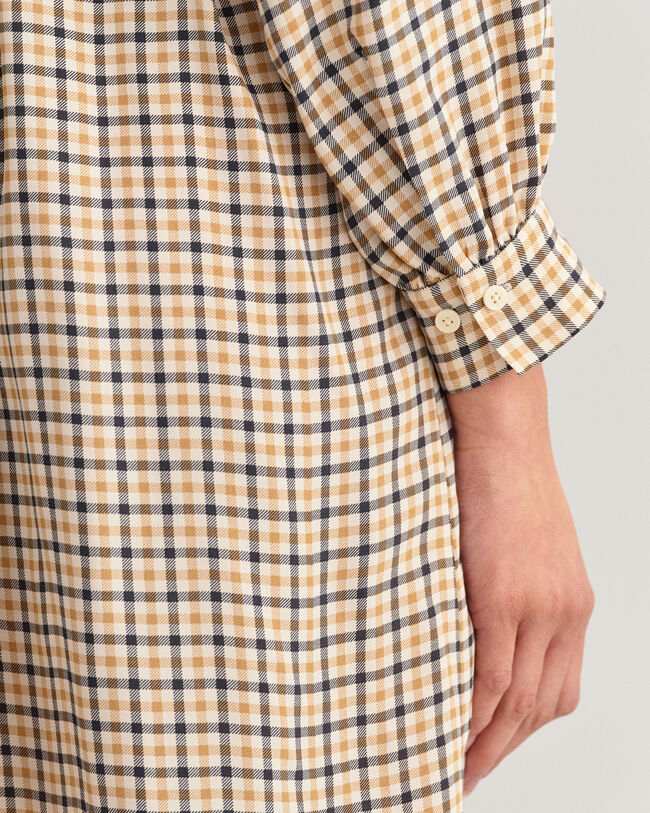 Robe-chemise &agrave; col droit et &agrave; carreaux