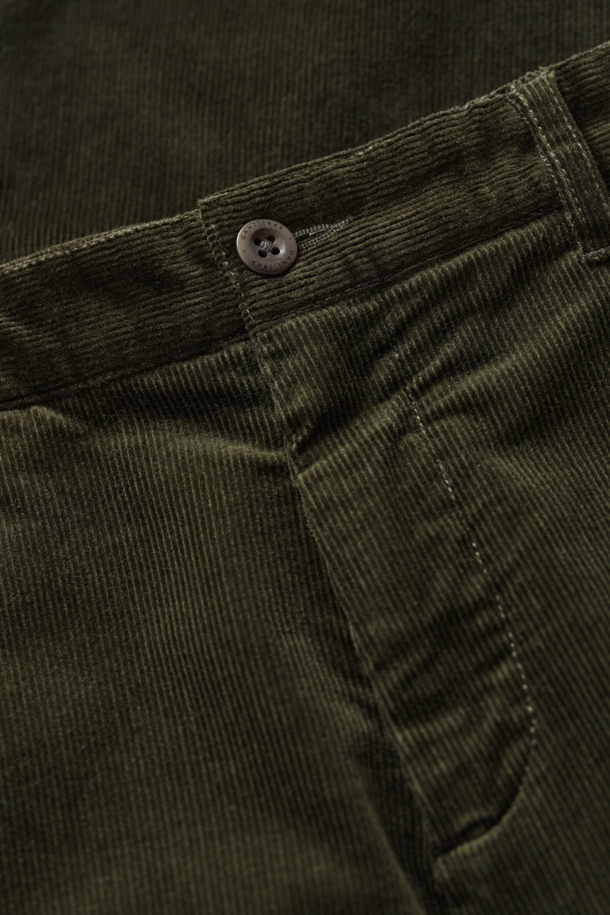 Pantalon chino slim en velours côtelé