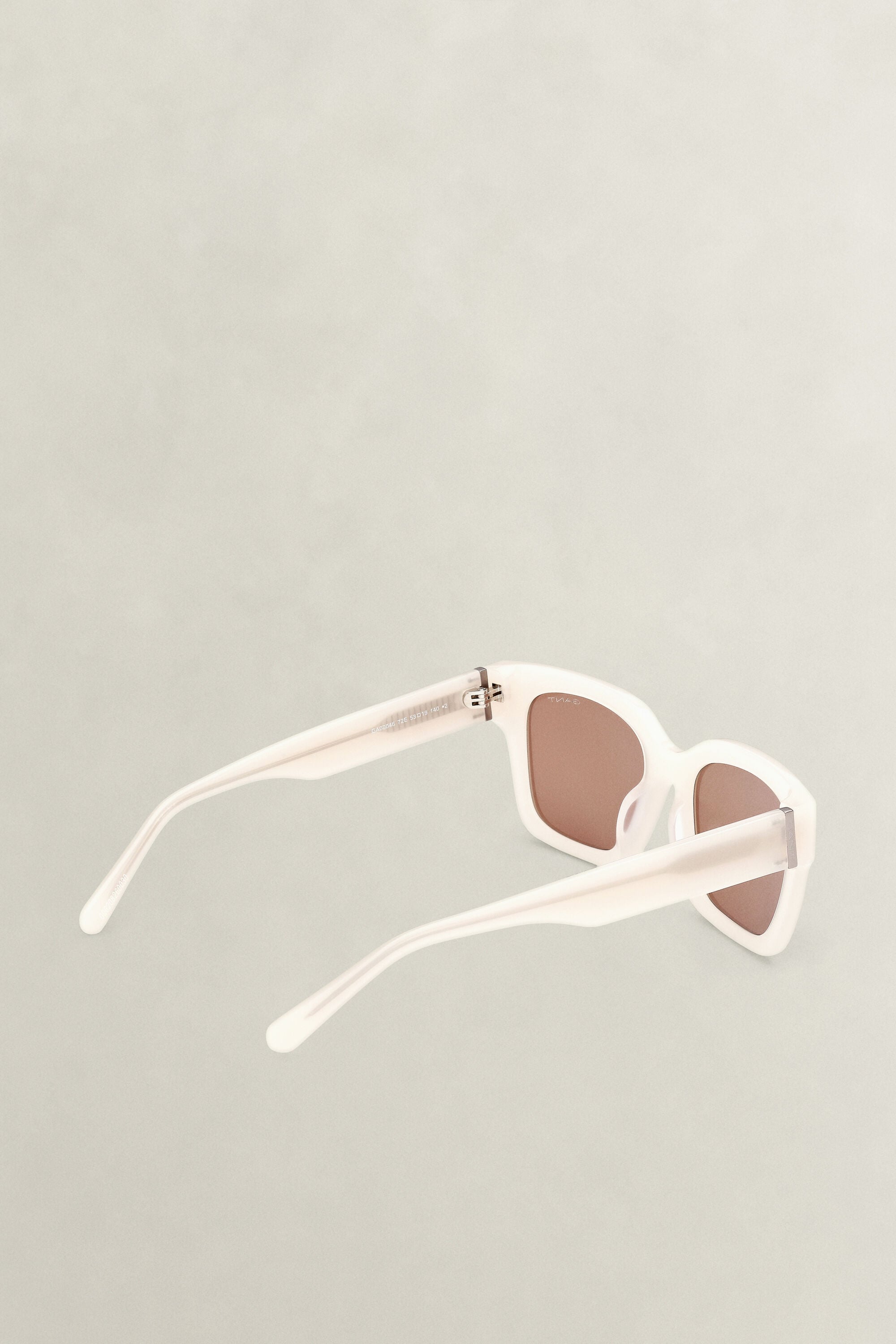 Lunettes de soleil géométriques