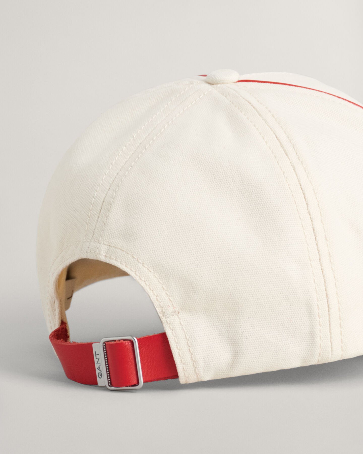 Casquette en toile avec liseré en cuir