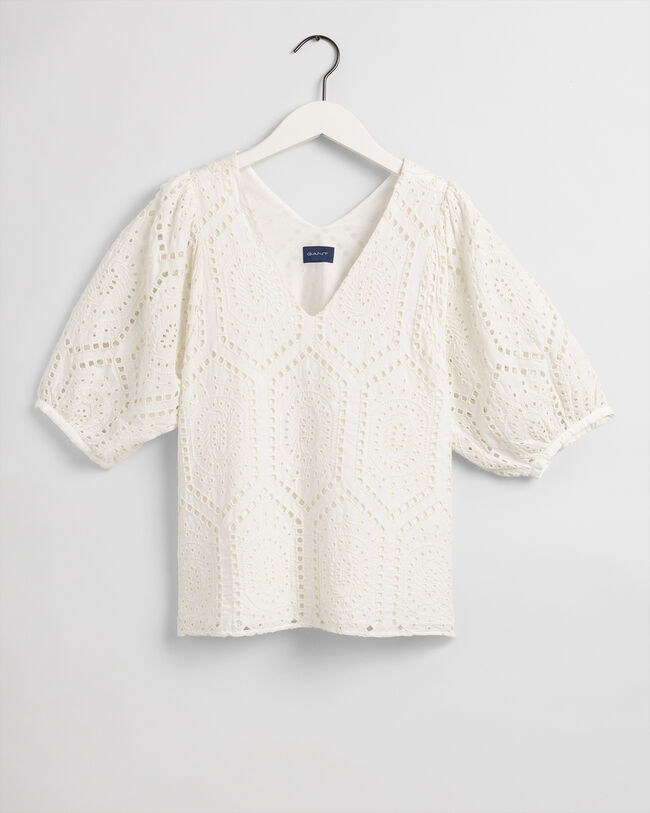 Haut en broderie anglaise
