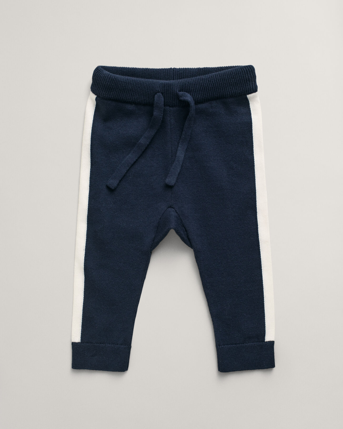 Ensemble en maille avec étoiles et G Baby