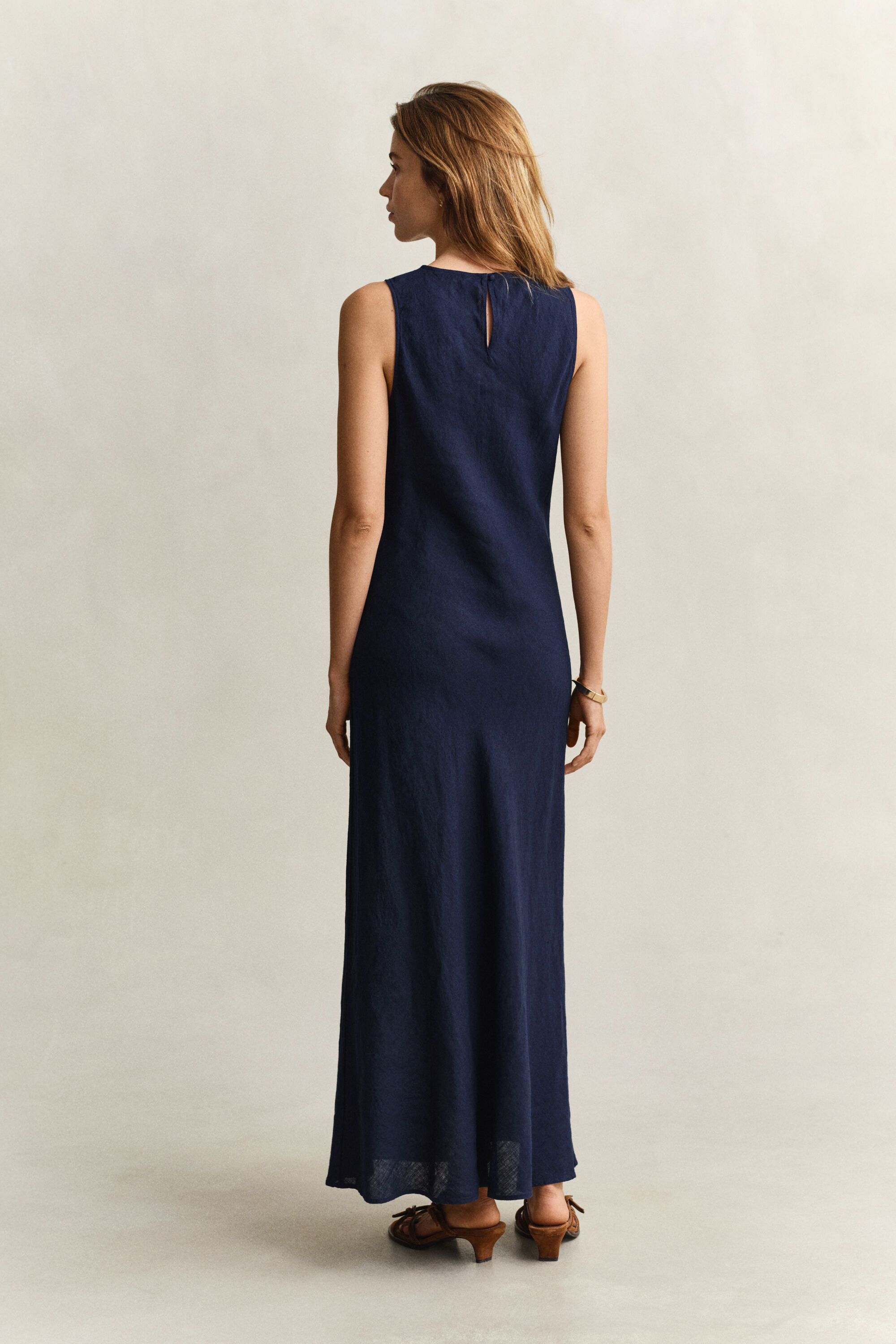 Robe midi coupée dans le biais en lin