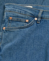 Jean slim fit à délavage épuré