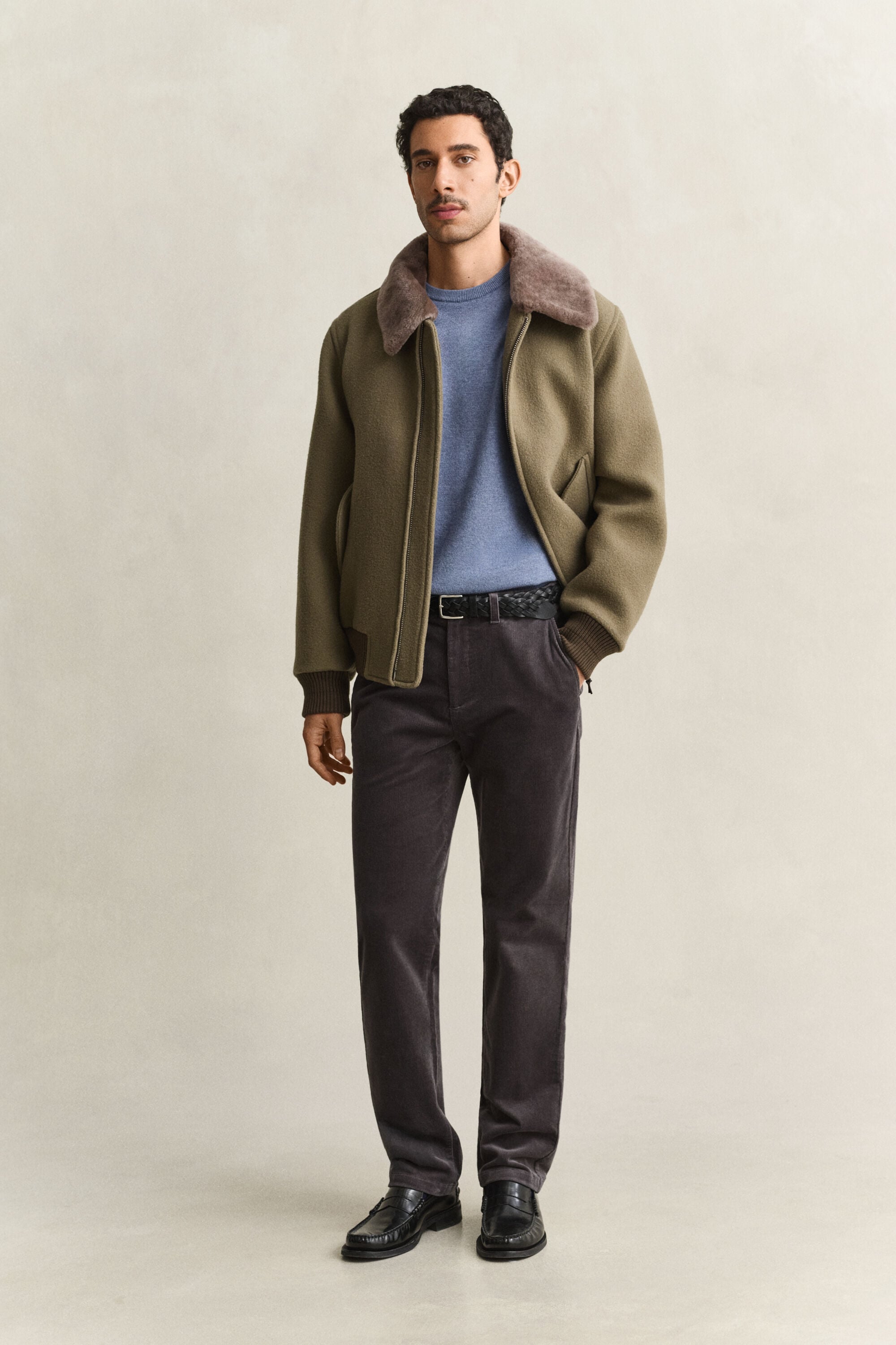 Pantalon Regular en velours côtelé