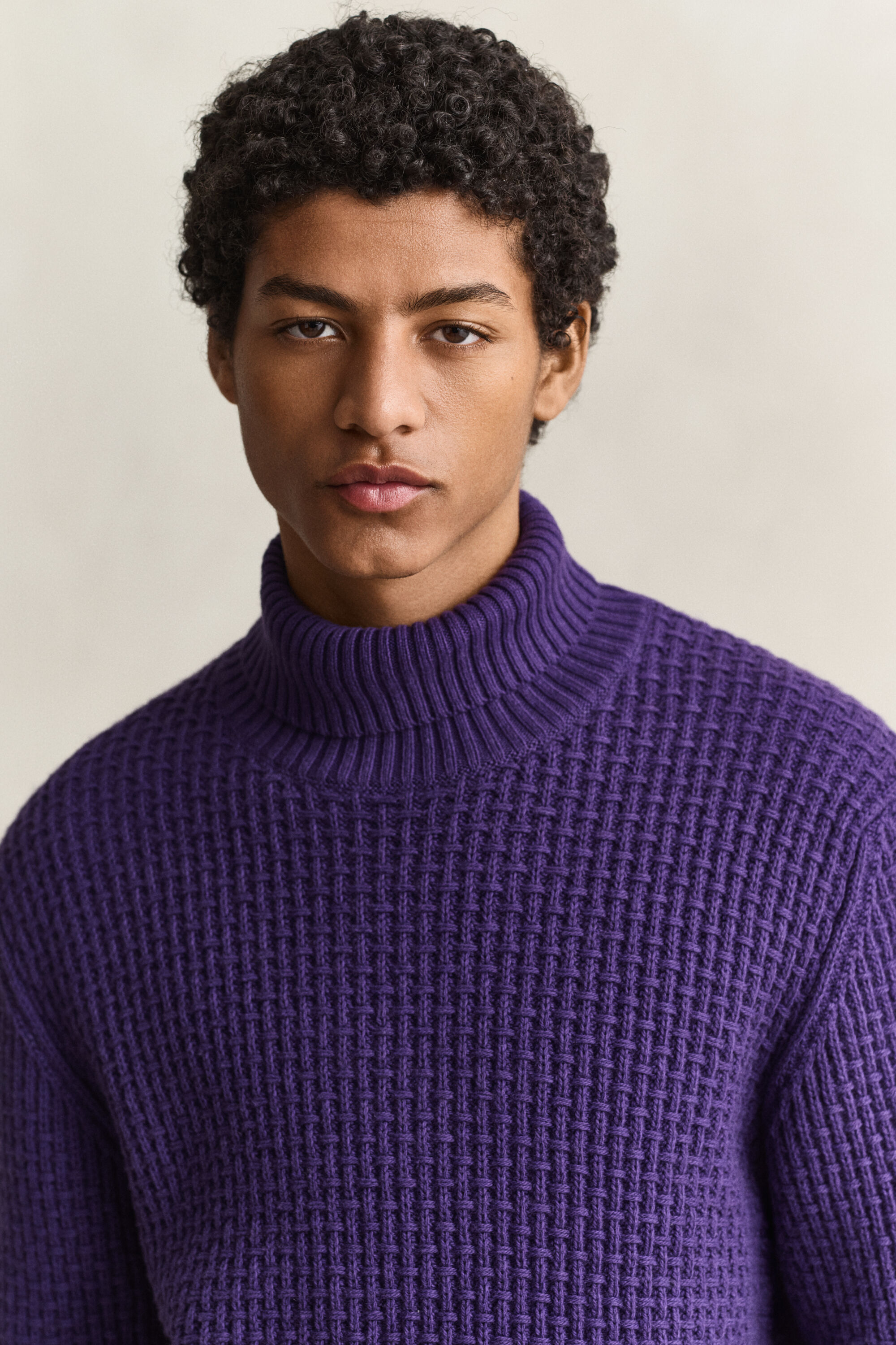 Pull texturé à col roulé en coton et laine