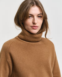 Pull col roulé avec finitions à chevrons