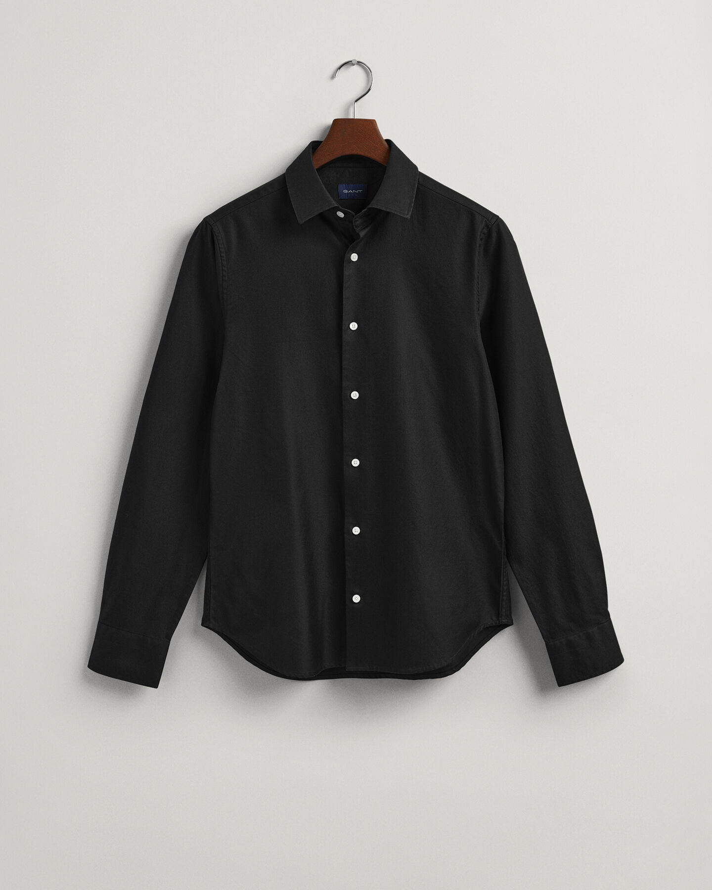 Chemise slim fit en serg&eacute; uni