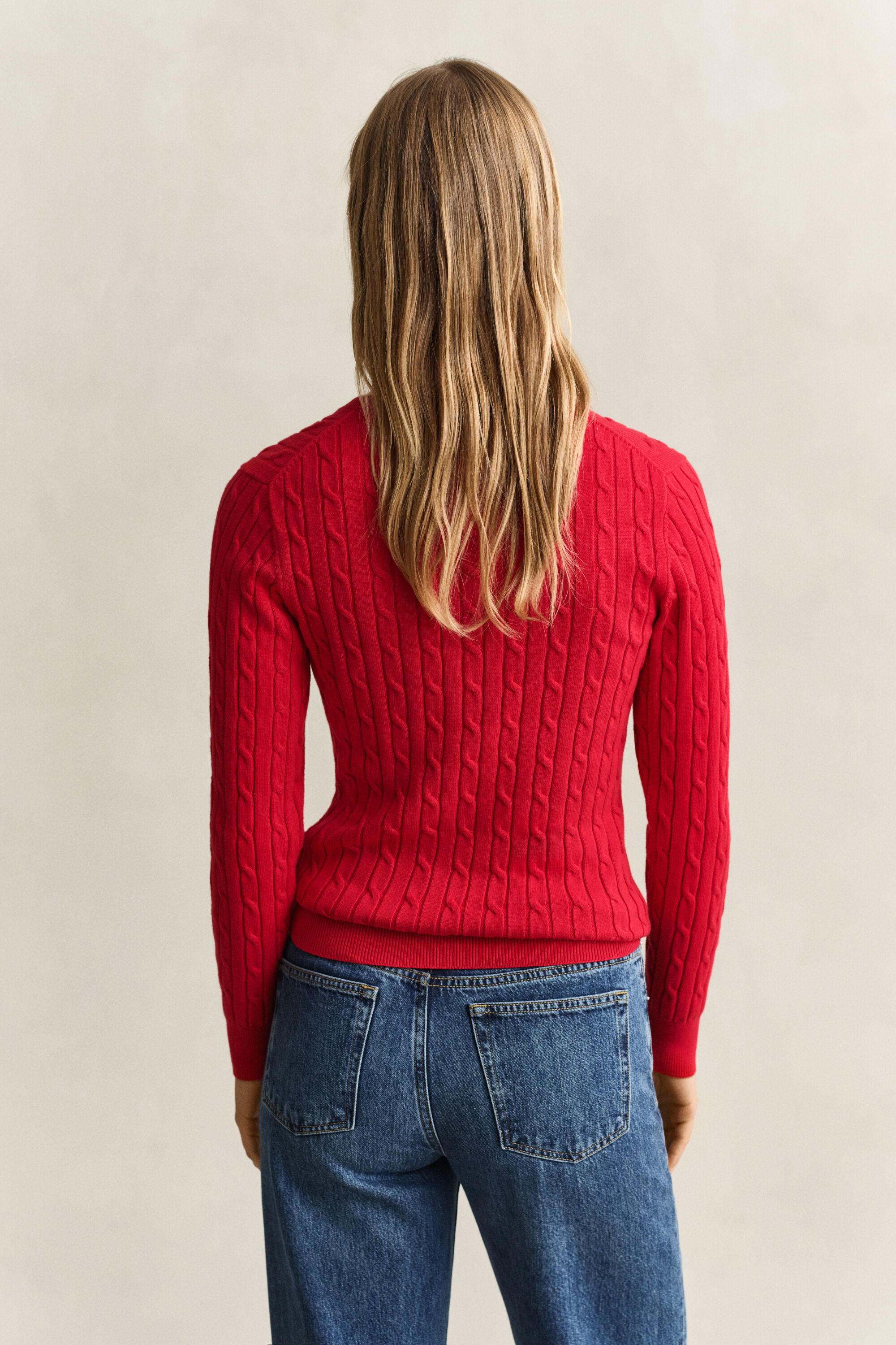 Pull en maille torsadée classique